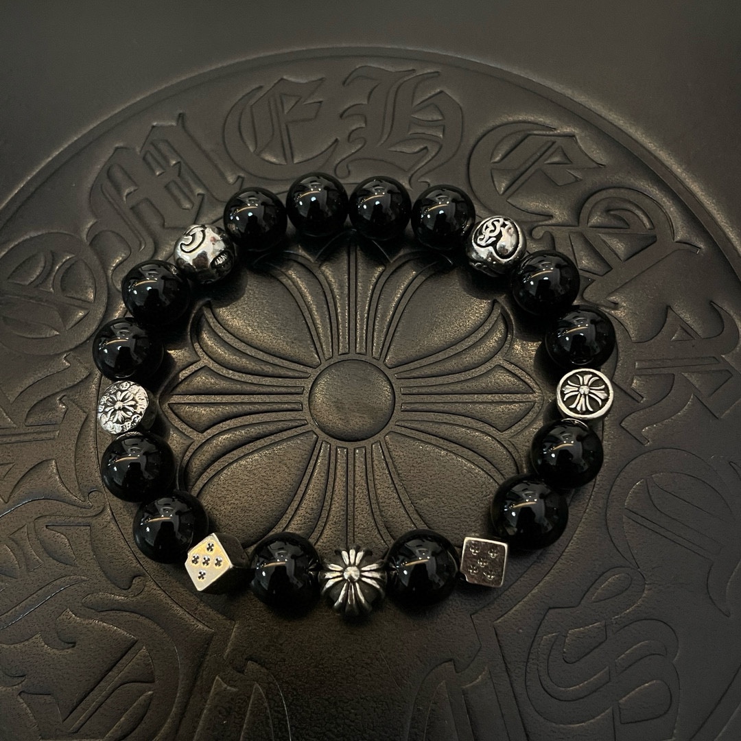 NO:115353,New [Counter Quality] Chrome Hearts Croxin Classic retro multi-element obsidian bracelet, different pattern design styles with different concave and convex shapes, presenting uniqueness. Cross Scout flowers are Croxin's ambitions, so they last longer. Genuine version of Chrome Hearts Croxin, differentiating the market ordinary light version, matching the quality of the version, looking at the details of the letter printing, retro old gray oxygen level. Seiko version!  !  !  Pure handmade ~ Authentic model opening must-have fashion and fashion, both men and women can wear it, same style for couples, original official website, rock punk style silver style, retro elements, trendy and versatile!  , jewelry boutique, chrome hearts, chrome hearts, bracelet19860909新款【专柜品质】Chrome Hearts克罗心 经典复古多元素黑曜石手串手链,凹凸造型不同的花纹设计风格 呈现出与众不同 十字架 童军花是克罗心的志 所以更经久不衰 正品打版Chrome Hearts克罗心 区别市场普通轻版 对版对标品质 看字印细节 复古做旧灰氧程度.精工版本！！！ 纯手工打造 ～正品开模潮流时尚必备 男女均可佩戴 情侣同款 官网原版 摇滚朋克泰银风格 复古元素 潮流百搭！,饰品精品,chrome hearts,chrome hearts,bracelet,Jewelry