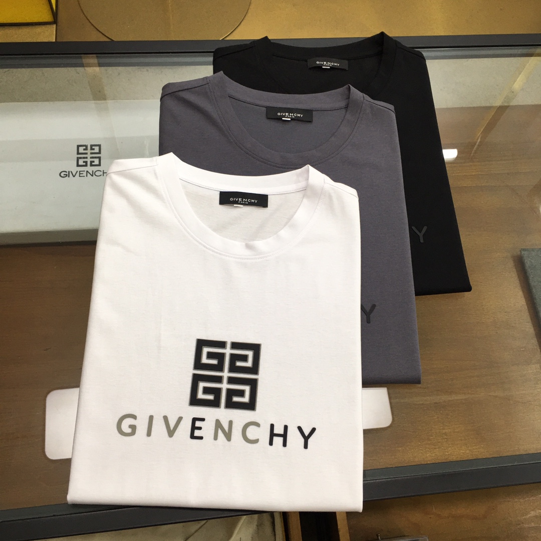 NO:508369,New product 'GVC...' The new spring and summer new style first-time counter has the latest short-sleeved round-neck T-shirt, high-end customization, avant-garde and fashionable design!  Brand logo heavy craft design, high-end customized double mercerized fabric, soft feel, comfortable to wear, exquisite counter-level car line, fine workmanship, invincible and handsome upper body effect!  A must-have item for handsome men!  Fatty Gospel - Three colors as shown in the picture Number of codes M-5XL (maximum 6xl can wear 230 catties), T-shirt,tees, t-shirt,alexander wang19860909新品 《GVC...》 春夏新款首发专柜最新款短袖圆领T恤 高端订制 设计前卫时尚！品牌logo重工艺设计 高端定制双丝光面料.手感柔软.穿着舒适.专柜级别精致车线.做工精细.上身效果无敌帅气！型男必备单品！胖子福音-- 三色如图 码数 M-5XL(最大6xl可穿230斤),,T-shirt,tees，t-shirt,alexander wang,Men's clothing