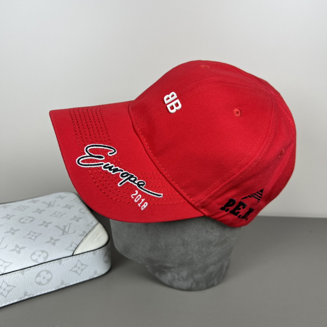 NO:229013,BALENCIAGA's new embroidered logo baseball cap, cool colors, different styles for men and women, the first batch is shipped first!  Paris fans must-have!  Hat straw hat fisherman hat baseball hat, hat, balenciaga, balenciaga, espadrilles, hats19860909BALENCIAGA巴黎世家新款刺绣logo棒球帽,很酷的色系,男女佩戴都有不同style,第一批抢先出货！巴黎粉必入款！帽子草帽渔夫帽棒球帽,帽子,balenciaga,balenciaga,espadrilles,hats,hat