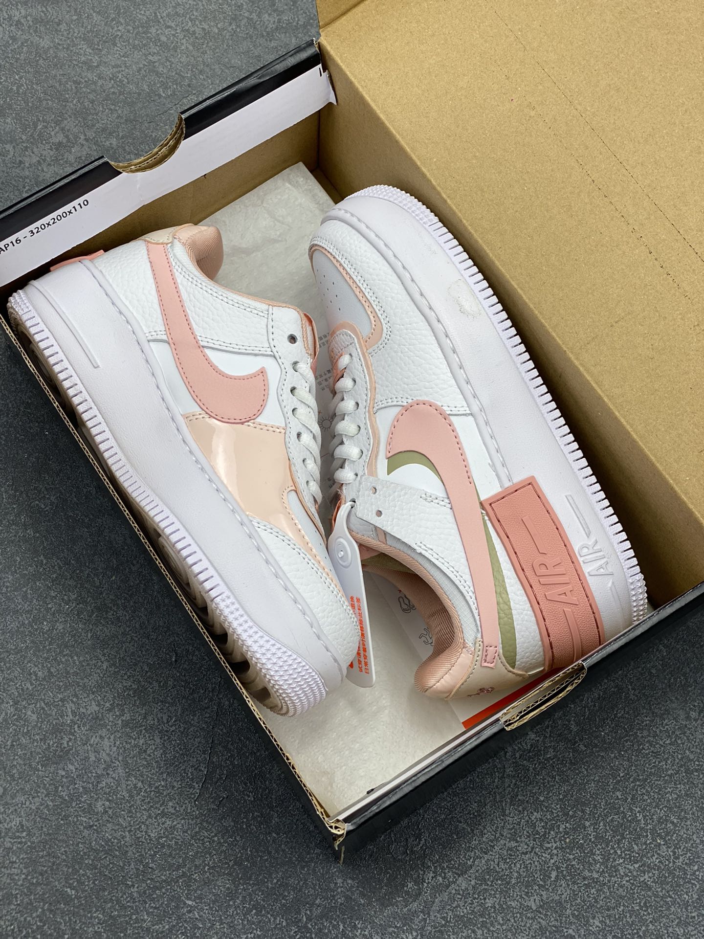 图片[9]-NK Air Force 1 Shadow 轻量增高低帮百搭板鞋\”拼接马卡龙\” 全新少女系解构主义设计双层轻量EVA发泡中底+防滑RB橡胶外圈底鞋底 原楦头原纸板 打造纯正空军版型 专注外贸渠道 全掌内置蜂窝气垫 原盒配件 原厂中底钢印、拉帮完美 货号：CJ1641-101 尺码：35.5 36 36.5 37.5 38 38.5 39 40-选品中心