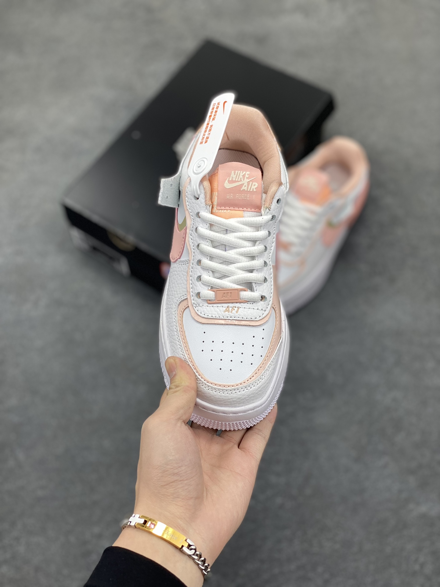 图片[2]-NK Air Force 1 Shadow 轻量增高低帮百搭板鞋\”拼接马卡龙\” 全新少女系解构主义设计双层轻量EVA发泡中底+防滑RB橡胶外圈底鞋底 原楦头原纸板 打造纯正空军版型 专注外贸渠道 全掌内置蜂窝气垫 原盒配件 原厂中底钢印、拉帮完美 货号：CJ1641-101 尺码：35.5 36 36.5 37.5 38 38.5 39 40-选品中心