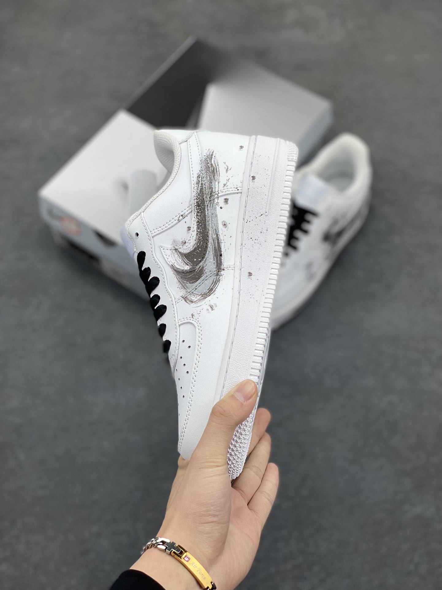 图片[3]-Nike Air Force 1 Low’07 国风泼墨之哪吒闹海 空军一号低帮休闲板鞋 定制皮料 原厂3D打印 定制鞋盒 原楦原纸板 纯正空军版型 内置全掌气垫 货号：ZH0316-062 尺码：36 36.5 37.5 38 38.5 39 40 40.5 41 42 42.5 43 44 44.5 45-选品中心