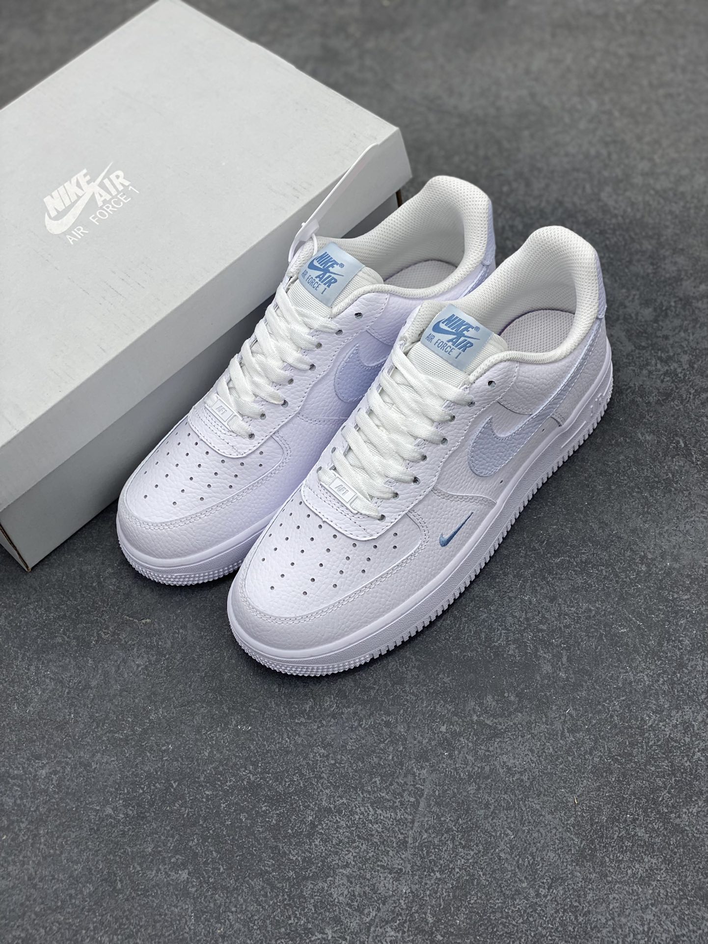 图片[8]-Nk Air Force 1\’07 Low 白月色 空军一号低帮休闲板鞋 原楦头原纸板 打造纯正空军版型#专注外贸渠道 全掌内置蜂窝气垫 #原盒配件 原厂中底钢印、拉帮完美 货号：HV2511-100 尺码：36 36.5 37.5 38 38.5 39 40 40.5 41 42 42.5 43 44 44.5 45-选品中心