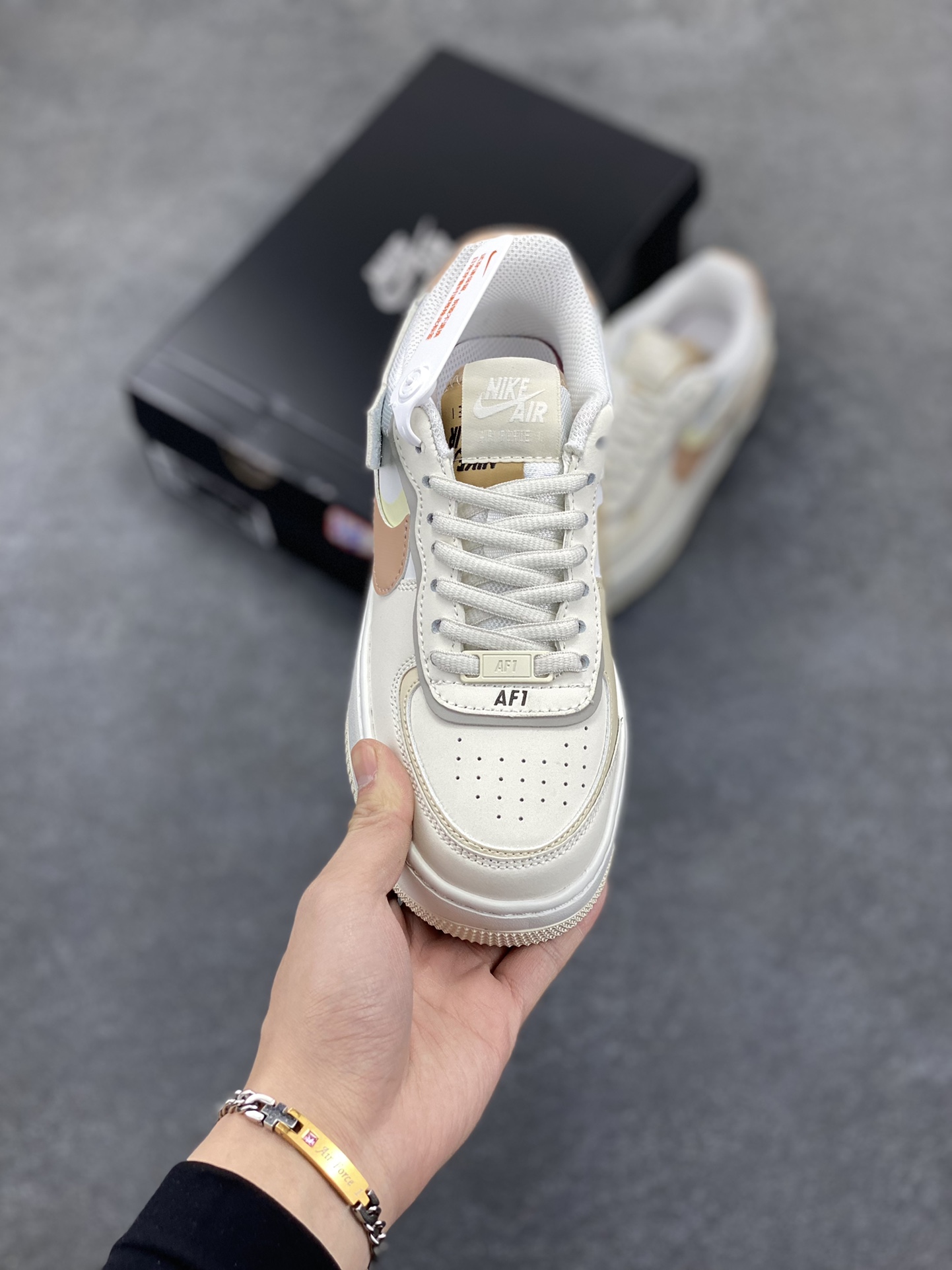 图片[2]-NK Air Force 1 Shadow 轻量增高低帮百搭板鞋\”拼接马卡龙\” 全新少女系解构主义设计双层轻量EVA发泡中底+防滑RB橡胶外圈底鞋底 原楦头原纸板 打造纯正空军版型 专注外贸渠道 全掌内置蜂窝气垫 原盒配件 原厂中底钢印、拉帮完美 货号：CI0919-116 尺码：35.5 36 36.5 37.5 38 38.5 39 40-选品中心