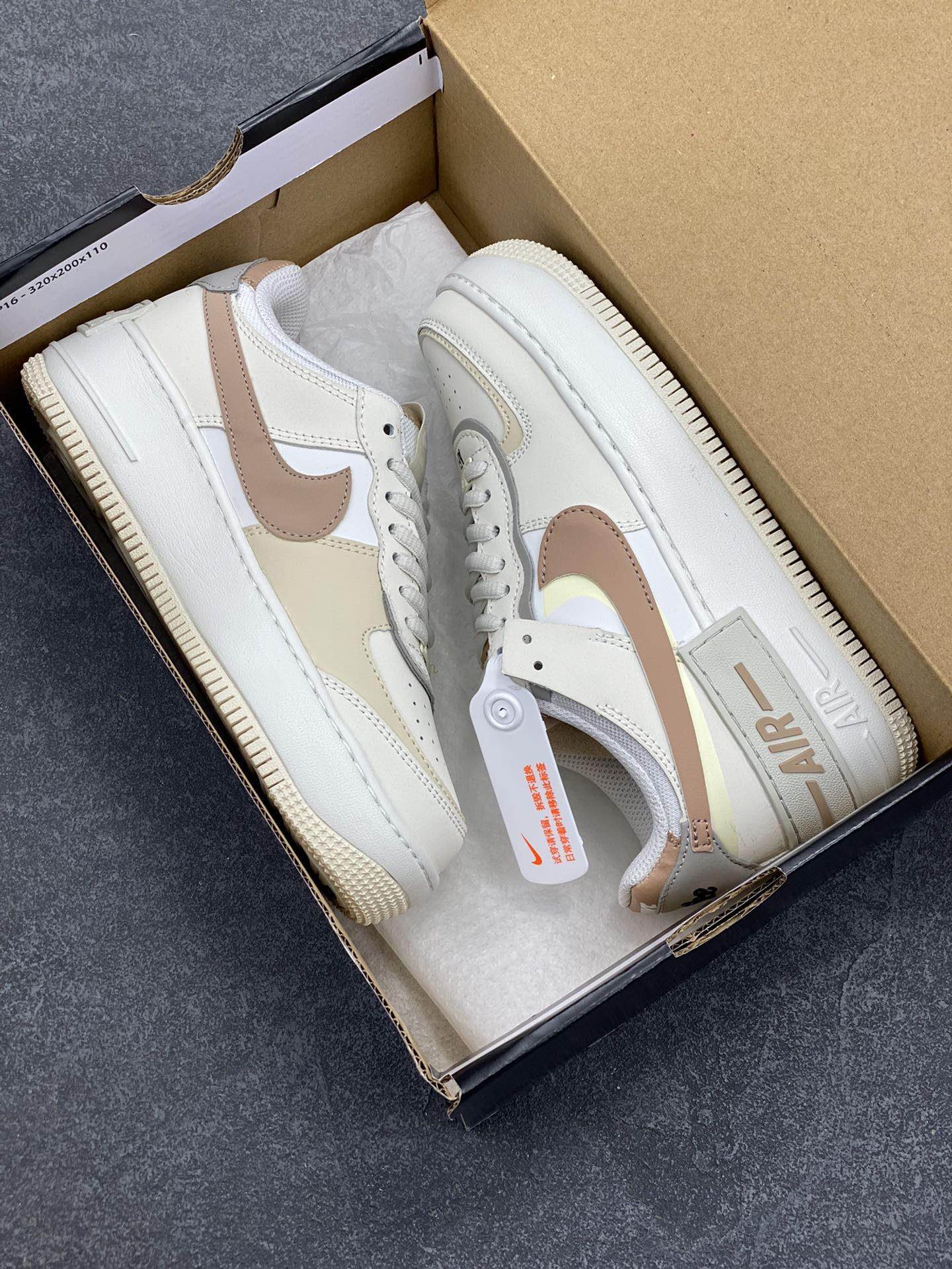 图片[9]-NK Air Force 1 Shadow 轻量增高低帮百搭板鞋\”拼接马卡龙\” 全新少女系解构主义设计双层轻量EVA发泡中底+防滑RB橡胶外圈底鞋底 原楦头原纸板 打造纯正空军版型 专注外贸渠道 全掌内置蜂窝气垫 原盒配件 原厂中底钢印、拉帮完美 货号：CI0919-116 尺码：35.5 36 36.5 37.5 38 38.5 39 40-选品中心