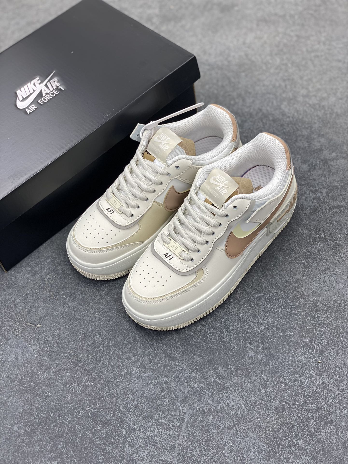 图片[8]-NK Air Force 1 Shadow 轻量增高低帮百搭板鞋\”拼接马卡龙\” 全新少女系解构主义设计双层轻量EVA发泡中底+防滑RB橡胶外圈底鞋底 原楦头原纸板 打造纯正空军版型 专注外贸渠道 全掌内置蜂窝气垫 原盒配件 原厂中底钢印、拉帮完美 货号：CI0919-116 尺码：35.5 36 36.5 37.5 38 38.5 39 40-选品中心