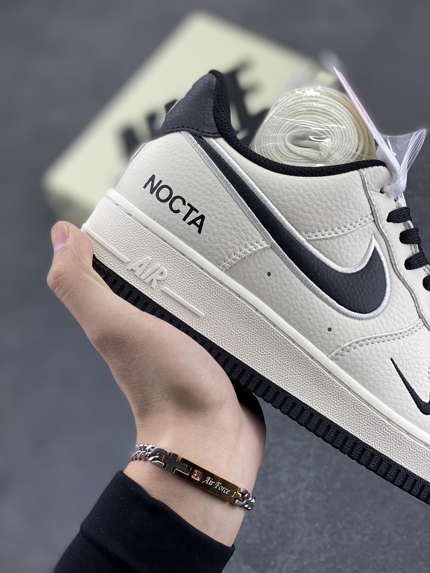 图片[6]-NOCTA×NIke Air Force 1 Low联名经典空军一号低帮休闲板鞋 原楦头原纸板 纯正空军版型 内置全掌气垫 原盒配件 原厂中底钢印 拉帮完美 货号：NO0224-023 尺码：36 36.5 37.5 38 38.5 39 40 40.5 41 42 42.5 43 44 44.5 45-选品中心