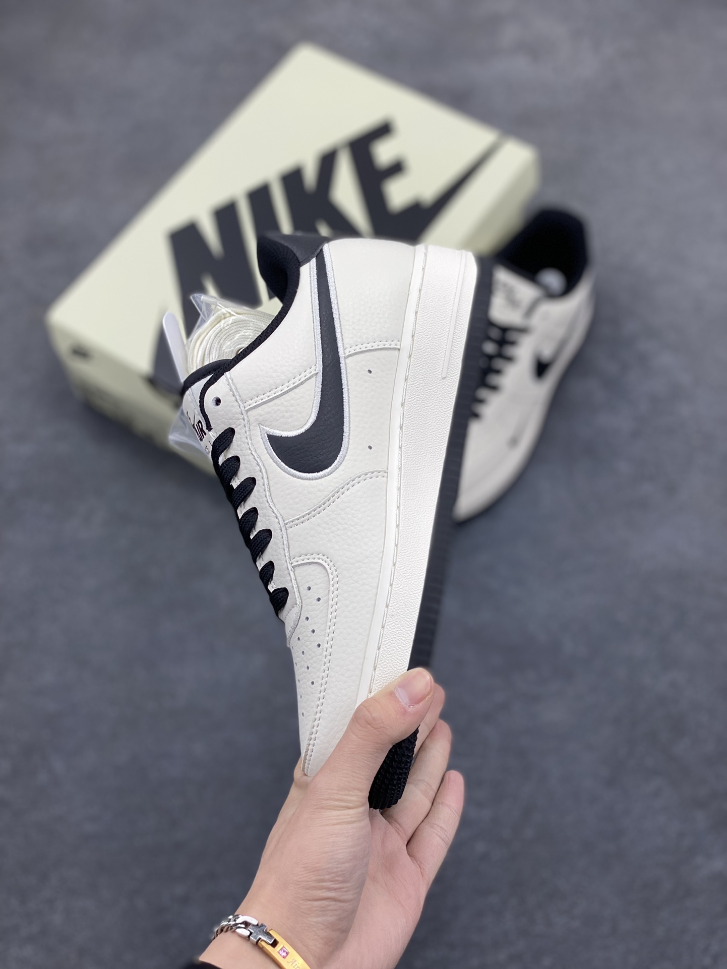 图片[3]-NOCTA×NIke Air Force 1 Low联名经典空军一号低帮休闲板鞋 原楦头原纸板 纯正空军版型 内置全掌气垫 原盒配件 原厂中底钢印 拉帮完美 货号：NO0224-023 尺码：36 36.5 37.5 38 38.5 39 40 40.5 41 42 42.5 43 44 44.5 45-选品中心