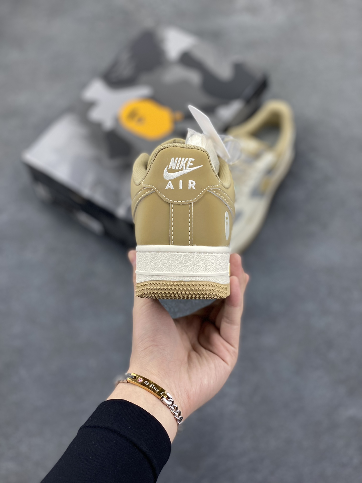 图片[4]-NIke Air Force 1 \’07 Low “Bape联名——卡其米白灰”空军一号 低帮 运动鞋 休闲鞋 折边针车 工艺难度大 原楦头原纸板 原装鞋盒 定制五金配件 内置全掌气垫 原厂鞋底 货号：BB6566-208 尺码：36 36.5 37.5 38 38.5 39 40 40.5 41 42 42.5 43 44 44.5 45-选品中心