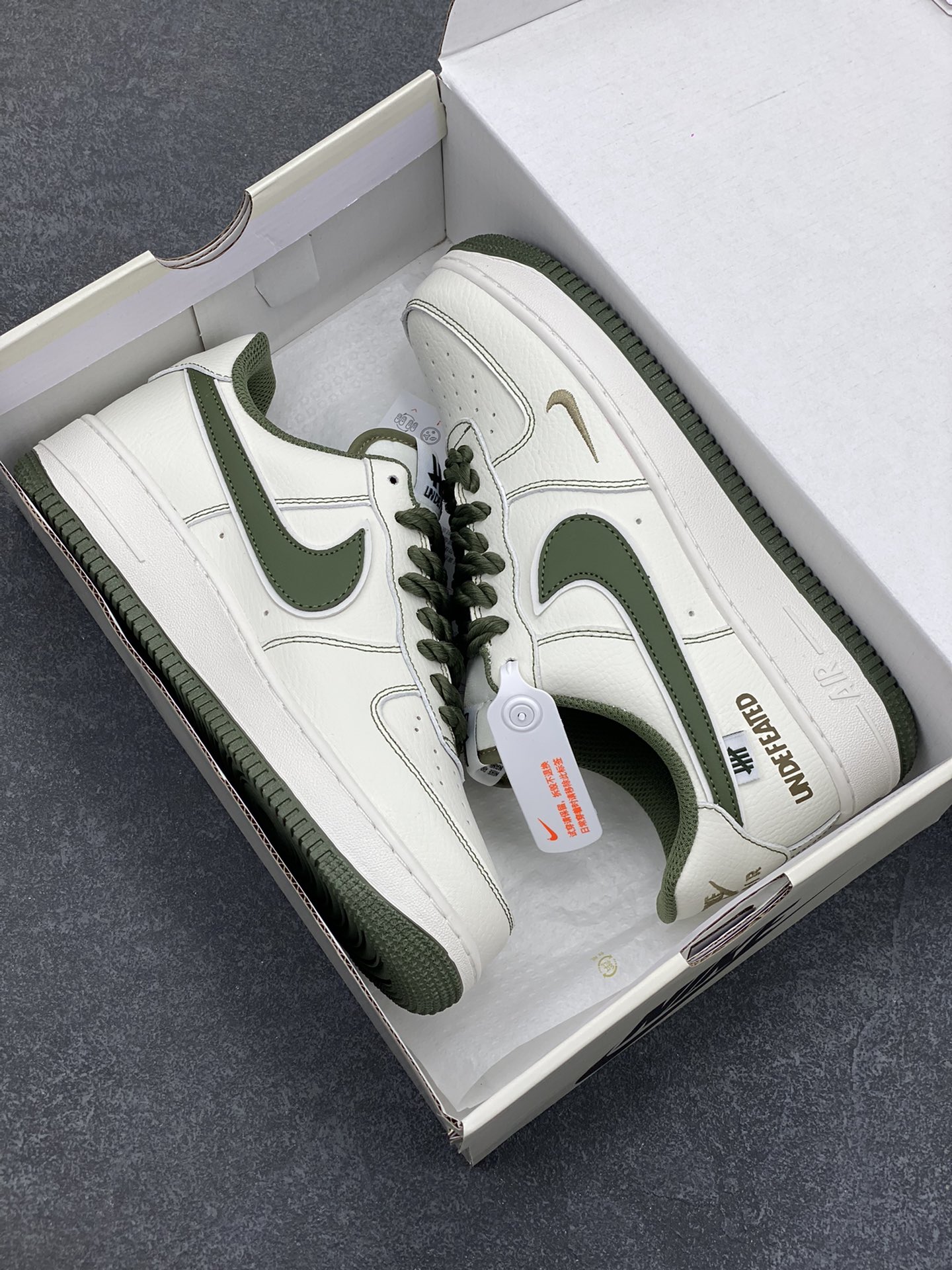 图片[9]-Nike Air Force 1 Low 空军一号低帮百搭休闲运动板鞋。柔软、弹性十足的缓震性能和出色的中底设计，横跨复古与现代的外型结合，造就出风靡全球三十多年的Force 1，直到今天还深受青睐。 货号：UT2023-208 尺码：36 36.5 37.5 38 38.5 39 40 40.5 41 42 42.5 43 44 44.5 45-选品中心