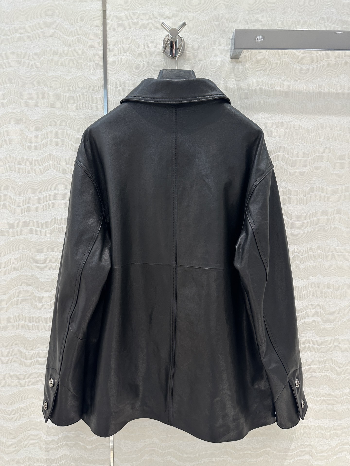 P2277 High-End Female Outfit: Retro-Modern Style, Top-Quality Leather Suit, Silver Accents. - 图片 9