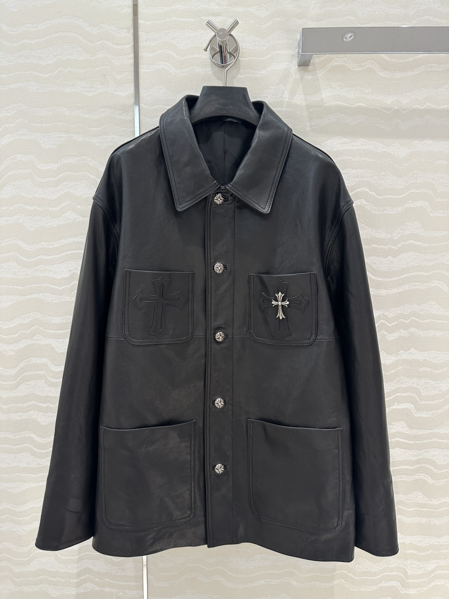 P2277 High-End Female Outfit: Retro-Modern Style, Top-Quality Leather Suit, Silver Accents. - 图片 1
