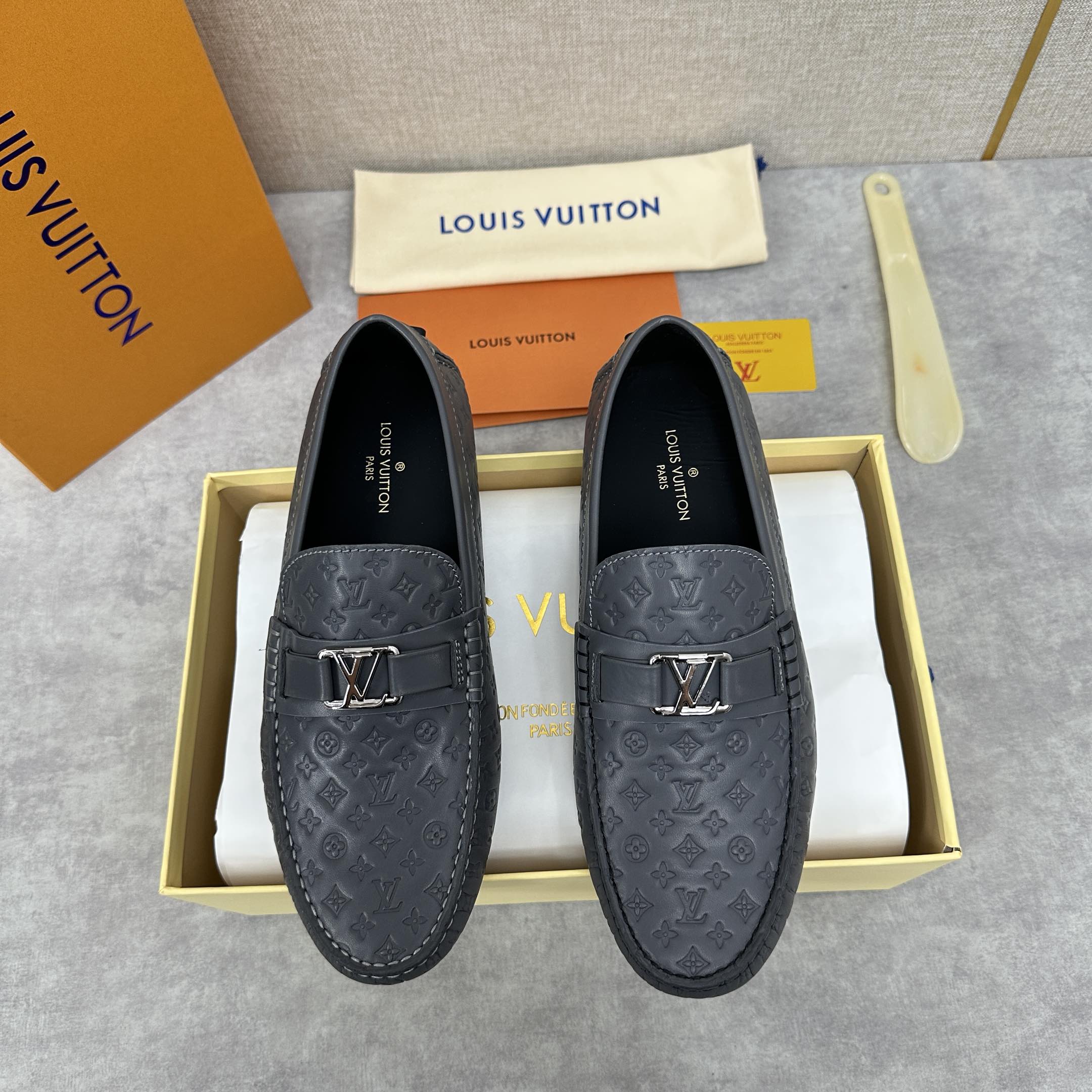 NO:222022,Brand LOUIS VUITTON original color matching, size 39-44 customized 38.45. Price Material Louis Vuitton 2025 spring and summer men's new style Doudou shoes driving foot shoes adopt imported cowhide, extremely strong leather texture   cowhide inner comfortable and breathable   original LV open mold custom sole, the highest quality in the market, LV Doudou shoes, louis vuitton, louis vuitton, louis vuitton, louis vuitton, cowhide19860909品牌LOUIS VUITTON 颜色原版配色 码数39-44定做38.45. 价格 材质路易威登2025春夏男士新款 豆豆鞋驾车 套脚鞋 采用进口牛皮、皮质感极强 牛皮内里 舒适透气 原版LV开模定制大底市场最高品质,LV豆豆鞋,louis vuitton,louis vuitton,louis vuitton,cowhide,Men's shoes
