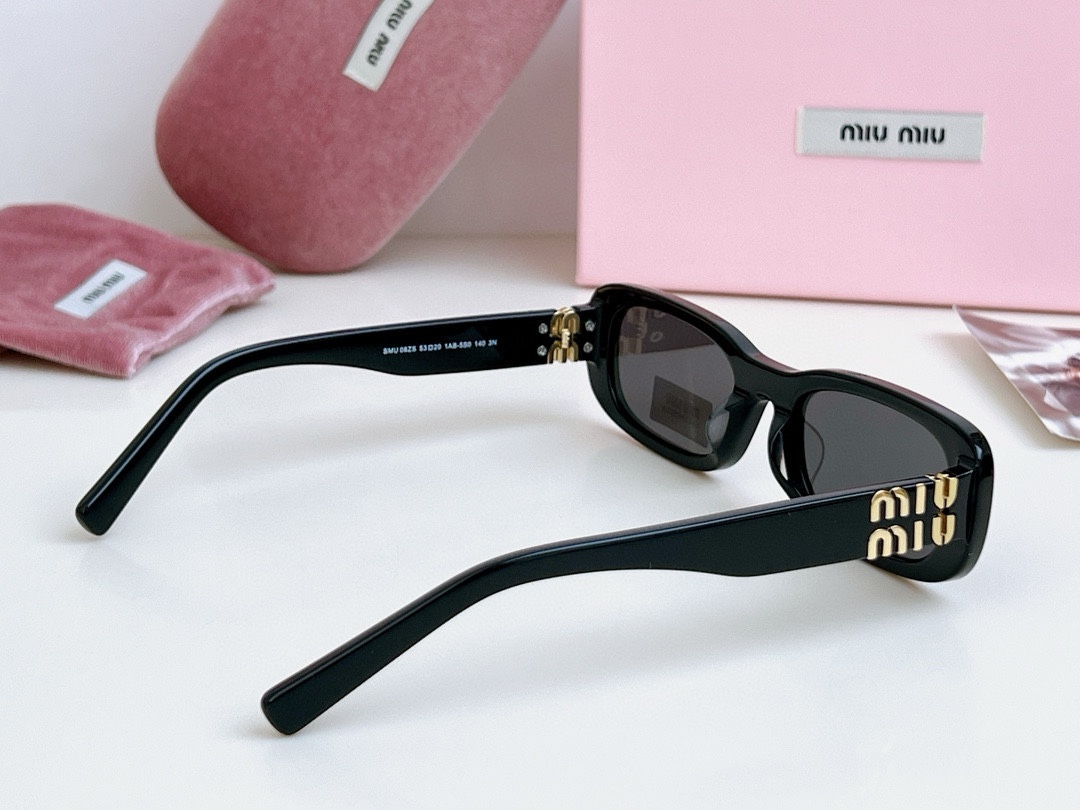  新色‼️𝗠𝗜𝗨𝗠𝗜𝗨 免代购版本 
小脸必入凹造型绝美
Mod：SMU08ZS
Size：53口20-