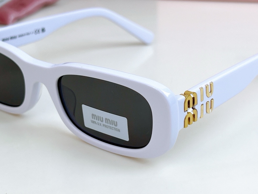  新色‼️𝗠𝗜𝗨𝗠𝗜𝗨 免代购版本 
小脸必入凹造型绝美
Mod：SMU08ZS
Size：53口20-