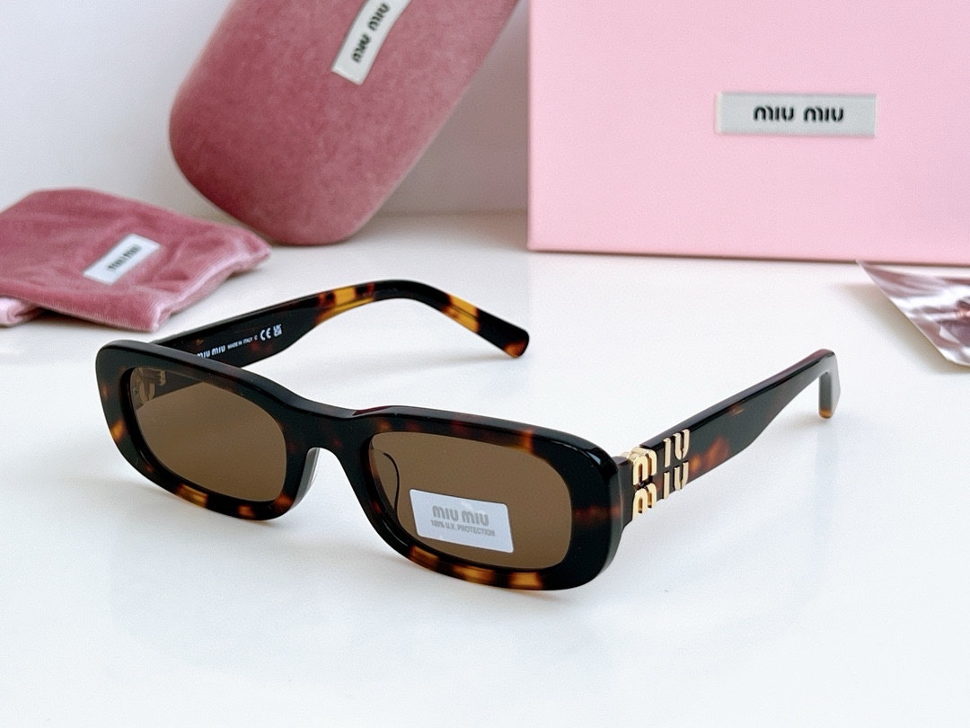  新色‼️𝗠𝗜𝗨𝗠𝗜𝗨 免代购版本 
小脸必入凹造型绝美
Mod：SMU08ZS
Size：53口20-