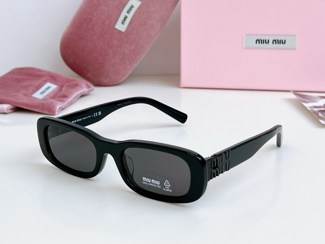  新色‼️𝗠𝗜𝗨𝗠𝗜𝗨 免代购版本 
小脸必入凹造型绝美
Mod：SMU08ZS
Size：53口20-