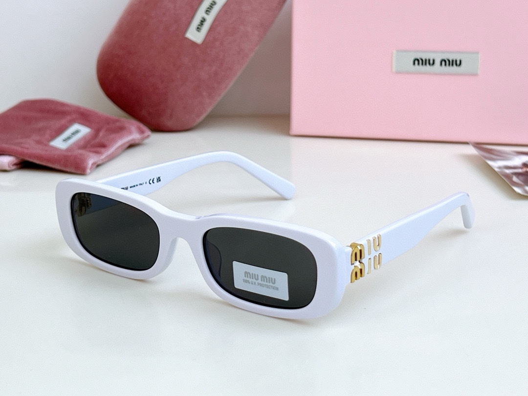  新色‼️𝗠𝗜𝗨𝗠𝗜𝗨 免代购版本 
小脸必入凹造型绝美
Mod：SMU08ZS
Size：53口20-