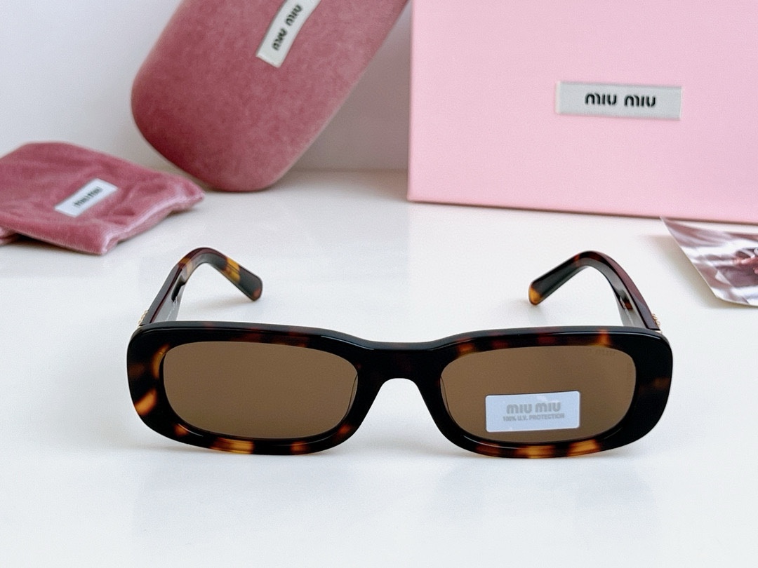  新色‼️𝗠𝗜𝗨𝗠𝗜𝗨 免代购版本 
小脸必入凹造型绝美
Mod：SMU08ZS
Size：53口20-