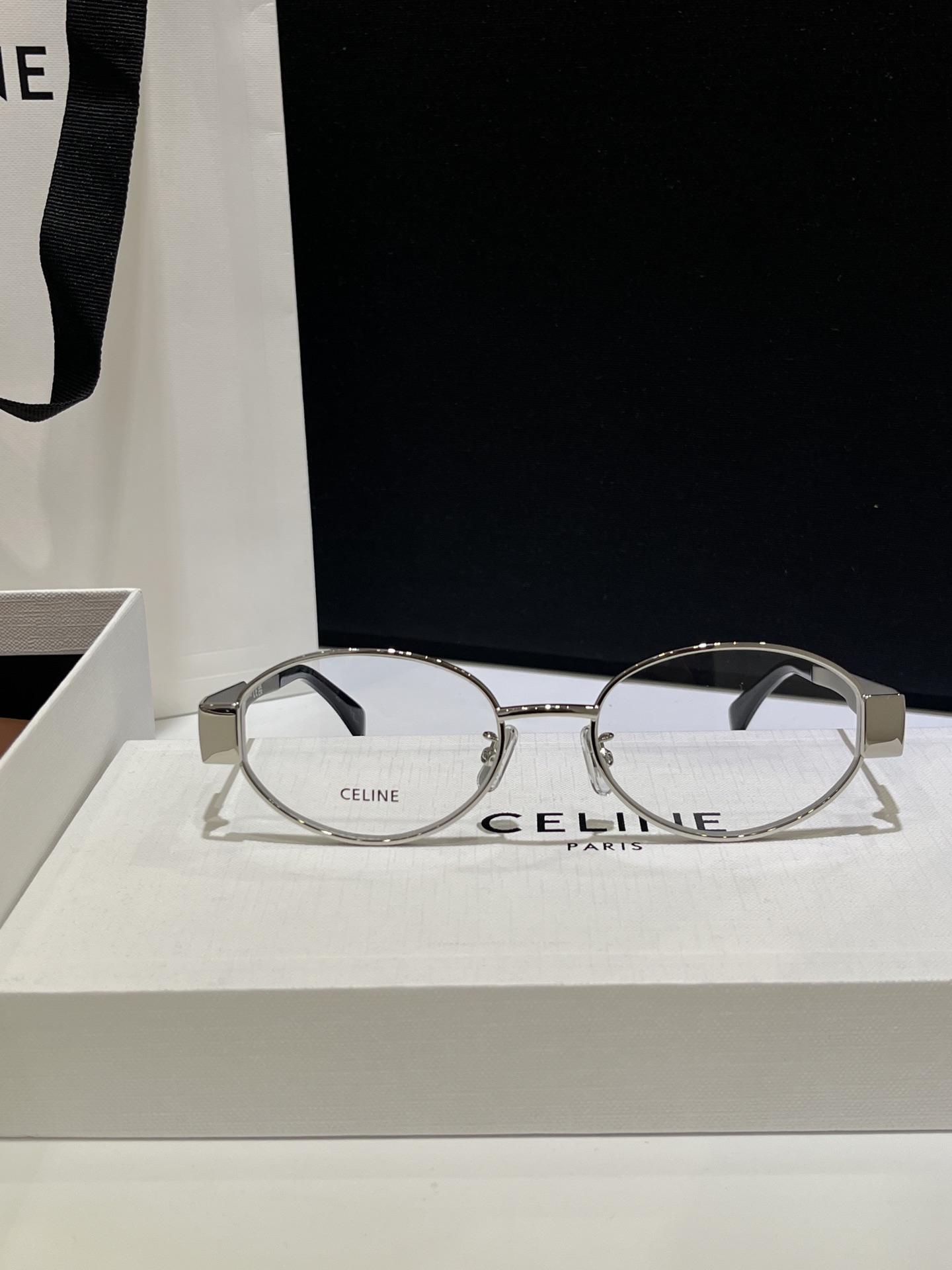 NO:635789,CL50140U Celine retro Arc de Triomphe metal frame, with an old-money look at first glance, full of texture, a good companion for any outfit, zp-level quality, self-matched prescription.,,celine,Cardia high-end jewelry19860909CL50140U Celine复古凯旋门金属镜框 一眼老钱风,质感十足,穿搭好伴侣 zp级品质,自配度数.,,celine,卡迪亚高端饰品,Jewelry