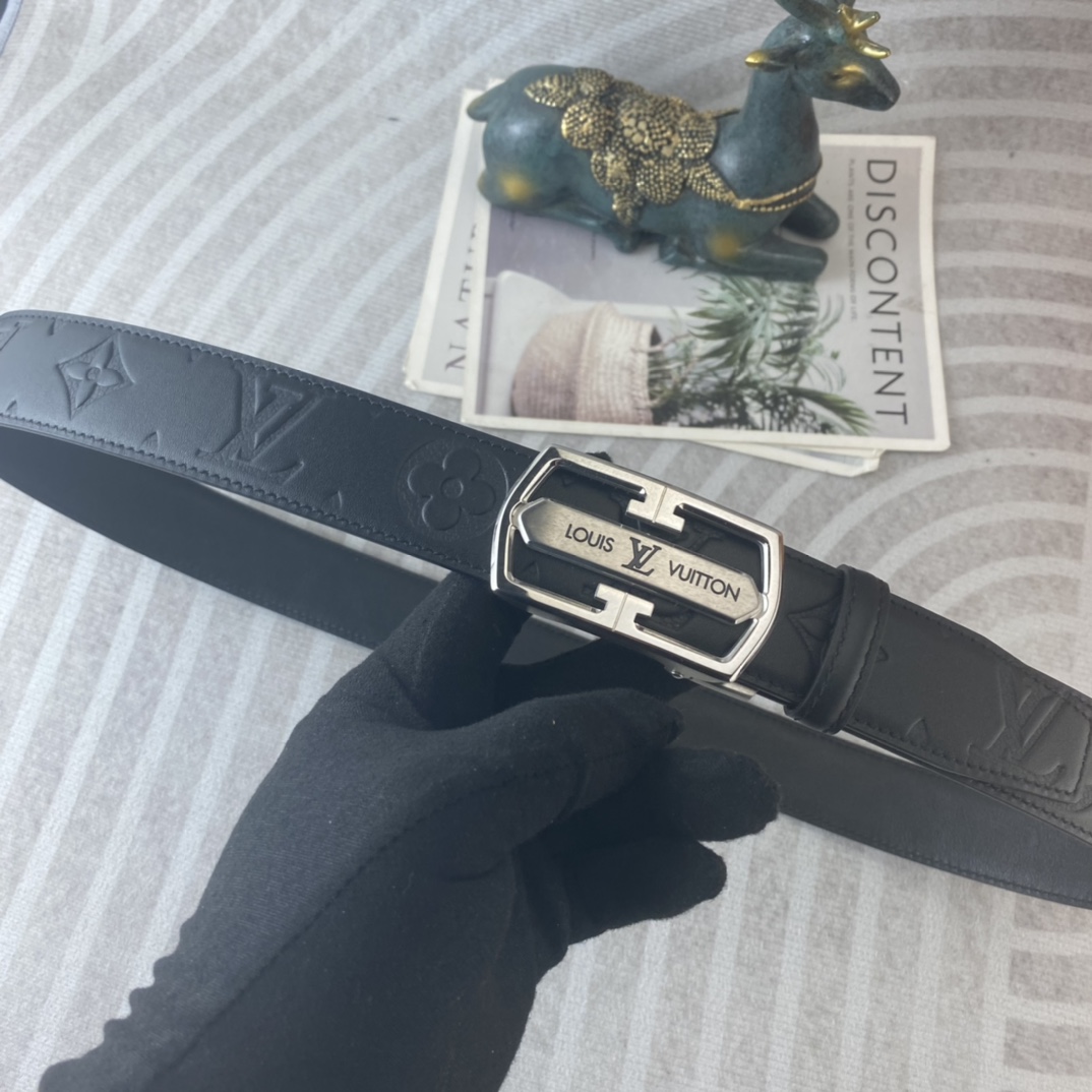 LV💕 特种皮腰带自动带系列 ,原厂五金精品不锈钢扣,手感柔软舒适 宽3.5CM。 LV💕 特种皮腰带自动带系列 ,原厂五金精品不锈钢扣,手感柔软舒适 宽3.5CM。