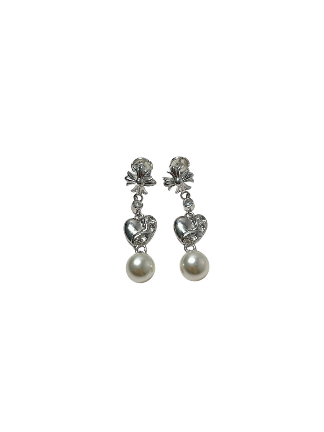 NO:110033,Croxin xmikimoto co-branded cross long stud earrings, the recent hot pearl series, the collision of silver and pearls, the details are very detailed, the same style of anglababy, the cool rock style and elegant classical beauty., fine jewelry, chrome hearts19860909克罗心xmikimoto联名十字架长款耳钉 近期大火的珍珠系列 银和珍珠的碰撞 细节非常细致 anglababy同款 酷飒摇滚风又带着优雅古典美.,饰品精品,chrome hearts,Jewelry
