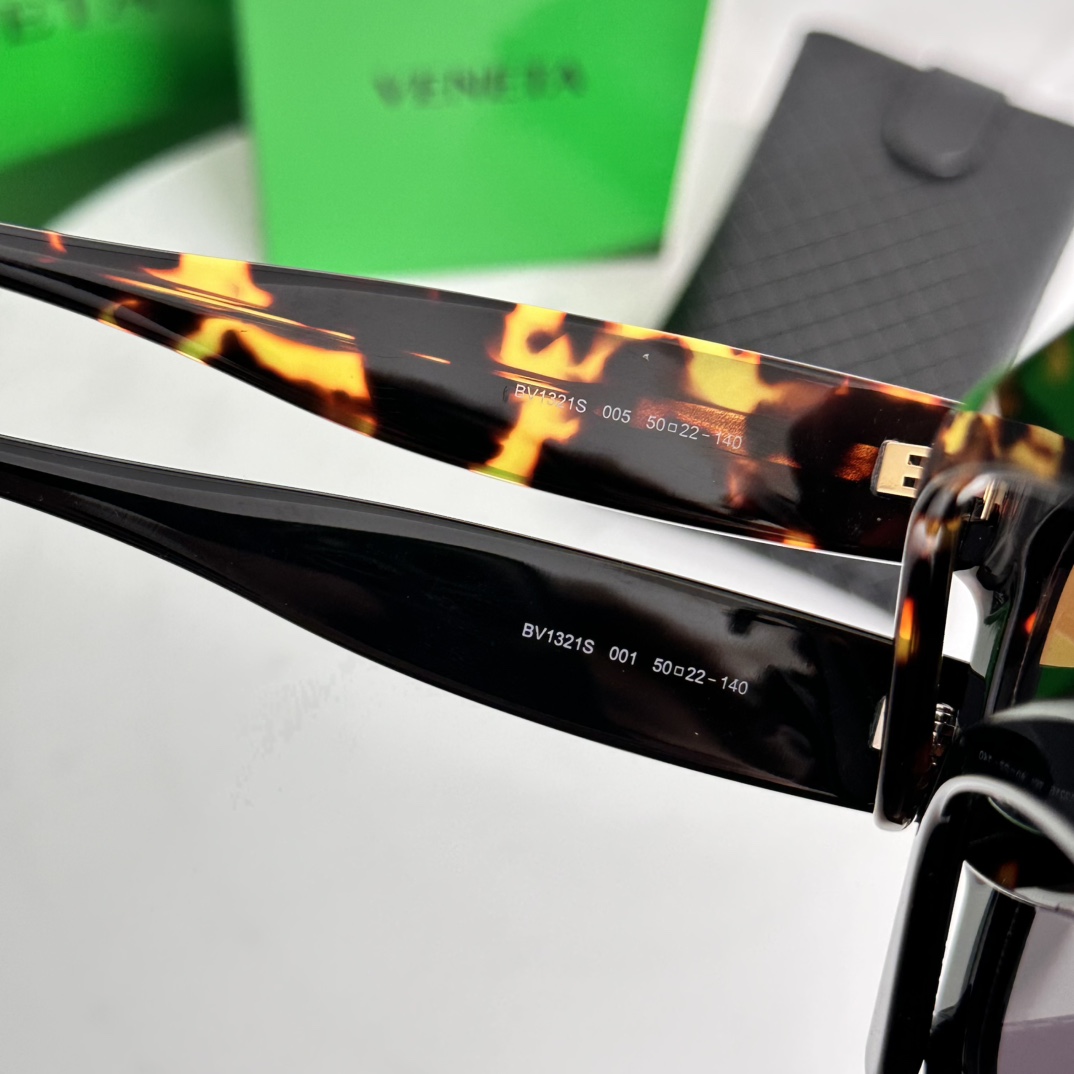  ‼️•𝐁𝐯 BV1321S
BOTTEGA VENETA
Mitre系列
这款Bottega Vene