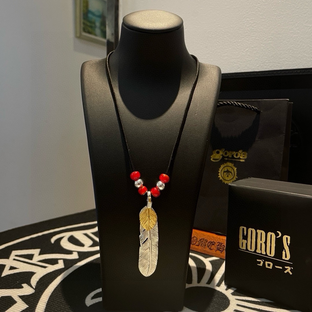 NO:105972,[New Products are on the Shelves] Goro’s Takahashi Goro’s Gold Feather Pendant, Takahashi Classic Leather Rope Glass Bead Necklace, Top Version, Accepted Exclusive Shooting, Focus on the High-end Market, Kuaishou/ins/Xiaohongshu Hot Style, absolutely different from the ordinary version!  The details of the picture product are consistent with ZP!  Original production process, precision quality, purely handmade, authentic model opening, fashion essentials, both men and women can wear, same couple style, rock punk silver style, retro elements, trendy and versatile, same style on the official website, fine jewelry, necklace19860909批【新品上架】Goro’s高桥吾郎上金羽毛吊坠,高桥经典皮绳琉璃珠项链,顶级版本,认准独家拍摄,主攻高端市场 ,快手/ins/小红书热门款,绝对区别普通版本！图片产品细节与ZP一致！原版制作工艺 精工品质 纯手工打造 ～正品开模潮流时尚必备 男女均可佩戴 情侣款同款 摇滚朋克泰银风格 复古元素 潮流百搭 官网同款,饰品精品,necklace,Jewelry