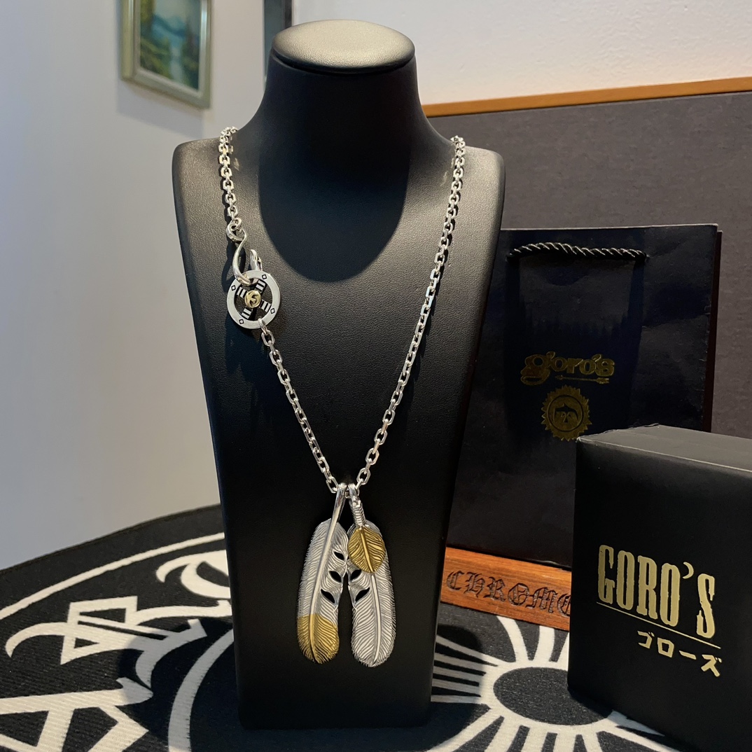 NO:105985,[New Products are on the Shelves] Goro’s Takahashi Goro Double Feather Pendant, Takahashi Classic Necklace, Top Version, Accepted Exclusive Shooting, Focus on the High-end Market, Kuaishou/ins/Xiaohongshu popular models, absolutely different from ordinary versions!  The details of the picture product are consistent with ZP!  Original production process, precision quality, purely handmade, authentic model opening, fashion essentials, both men and women can wear, same couple style, rock punk silver style, retro elements, trendy and versatile, same style on the official website, fine jewelry, necklace19860909批【新品上架】Goro’s高桥吾郎双羽毛吊坠,高桥经典项链,顶级版本,认准独家拍摄,主攻高端市场 ,快手/ins/小红书热门款,绝对区别普通版本！图片产品细节与ZP一致！原版制作工艺 精工品质 纯手工打造 ～正品开模潮流时尚必备 男女均可佩戴 情侣款同款 摇滚朋克泰银风格 复古元素 潮流百搭 官网同款,饰品精品,necklace,Jewelry
