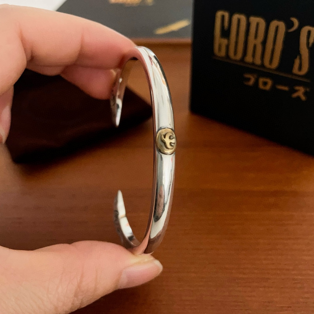 NO:114950,[New Products are on the Shelves] Goro Takahashi Goro's gold-slit bracelet, top version, accurate exclusive shooting, focus on the high-end market, absolutely different from the ordinary version!  The details of the picture product are consistent with ZP!  Original production process, precision quality, purely handmade, authentic model opening, fashion essentials, both men and women can wear, same couple style, rock punk silver style, retro elements, trendy and versatile, same style on the official website, fine jewelry, bracelet19860909批【新品上架】Goro’s高桥吾郎点金开口手镯,顶级版本 认准独家拍摄 主攻高端市场 绝对区别普通版本！图片产品细节与ZP一致！原版制作工艺 精工品质 纯手工打造 ～正品开模潮流时尚必备 男女均可佩戴 情侣款同款 摇滚朋克泰银风格 复古元素 潮流百搭 官网同款,饰品精品,bracelet,Jewelry