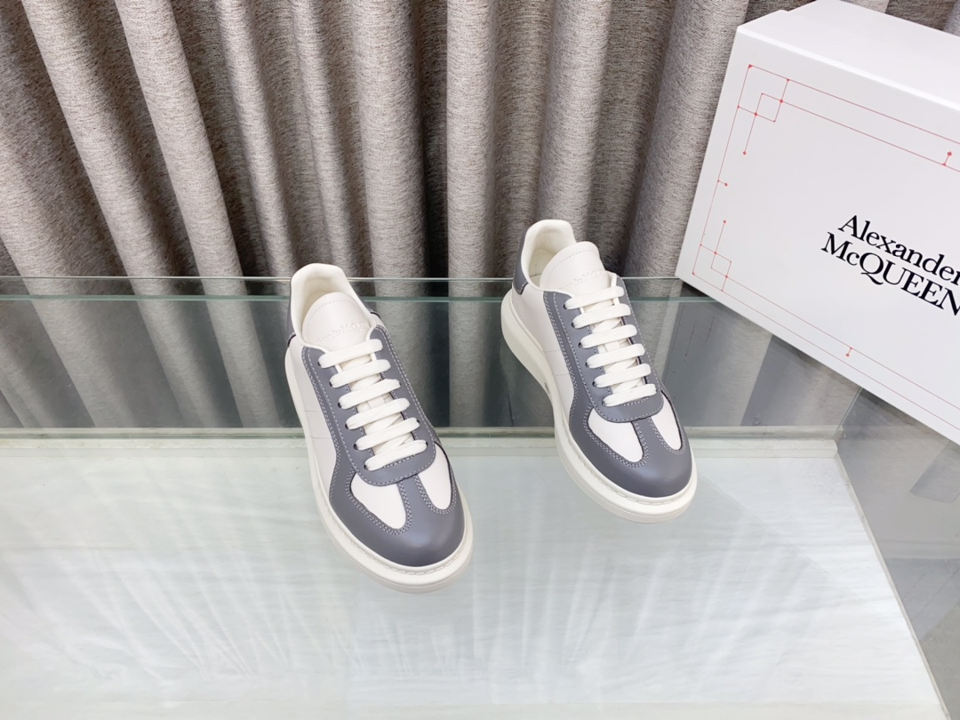 NO:705998,McQueen Alexander McQueen sneakers, women's size, men's size, crazy call for white shoes, more than a variety of layouts, making the top quality in the market. McQueen Alexander mcqueen classic celebrity popular all-match white shoes, whoever wears them will look better√ One of the most photographed shoes in street photography, tell the babies loudly that our outsole is original and customized, matte outsole, rubber foam outsole with a certain degree of hardness, resilience, and comfortable to walk on  The foot feels great (please distinguish between soft PU or yellowed raw rubber soles on the market). Original version. Original customization is the same. Matte silk cowhide imported from Italy. Imported full-grain cowhide for the lining. Thick sole design of about 4cm, easy to wear on long legs.  Size female size 34-40m (34, 40 customized, non-returnable) male size 38-45 (38, 45 customized, non-returnable), casual shoes/sports shoes, alexander mcqueen, sneakers, cowhide19860909麦昆Alexander McQueen 运动鞋 女码 男码 为小白鞋疯狂打call 超过种版面,做市场最顶级的质量. 麦昆Alexander mcqueen 经典明星爆款百搭小白鞋,谁穿谁好看√ 街拍出镜率最高的鞋之一 大声的告诉宝宝们 我家的大底 原版订制 哑光大底 橡胶发泡大底具有一定硬度性 回弹性 走起来又舒服 脚感杠杠滴（请区分开市场软绵绵的pu或是发黄的生胶底） 原版对版 原版定制一致 意大利进口哑光丝绸牛皮 内里垫脚进口全粒面牛皮 小心机的厚底设计 约4cm 轻松穿出大长腿 Size女码34-40m（34、40订做不退换）男码38-45（38、45定做不退换）,休闲鞋/运动鞋,alexander mcqueen,sneakers,cowhide,Women's Shoes