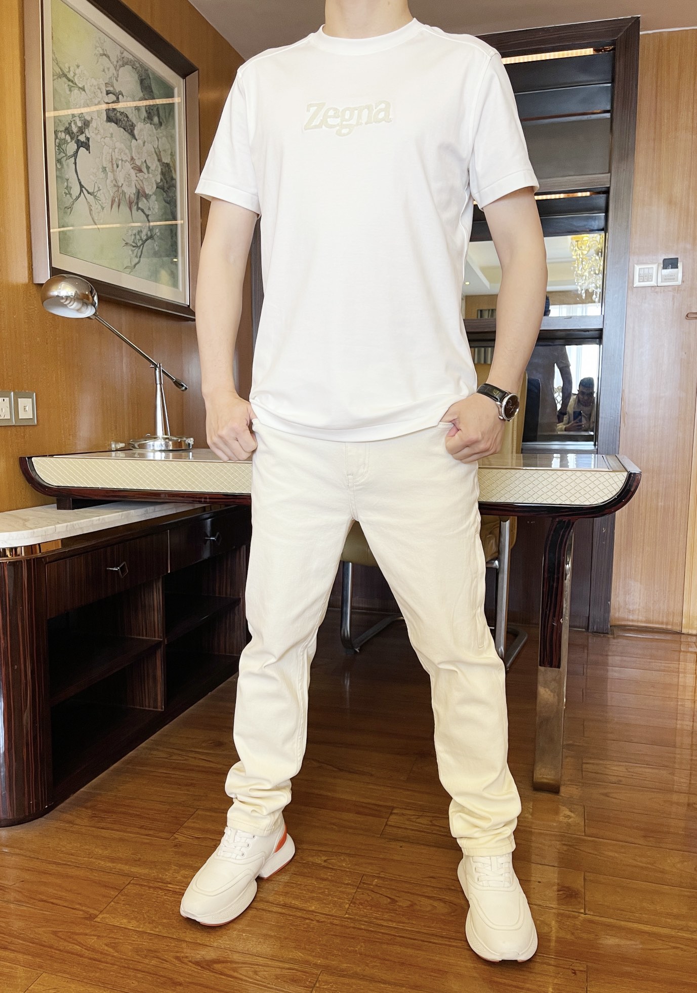 NO:124548,Jenia-2025 counter latest hot T-shirt shipment, hot-selling items in European and American counters!  Selected Italian imported fine cotton fabrics with the latest designs, the unique brand print on the chest highlights the fashion, and the upper body effect can be seen. The number of codes is 48-56 (model 173/130 wears 48, with Hong Kong Lane Crawford gift box packaging), zegna,tees, t-shirt, alexander wang19860909杰尼亚-2025专柜最新爆款T恤出货 欧美专柜热销单品！精选意大利进口精棉面料搭配最新的设计,胸前的独特品牌印花彰显时尚 上身效果看得见.码数48-56（模特173/130穿48,配香港连卡佛礼盒包装）,,zegna,tees，t-shirt,alexander wang,Men's clothing