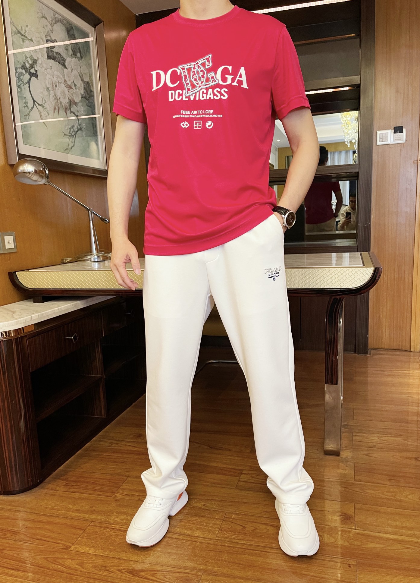 NO:124526,Dolce & Gabbana - the latest hot T-shirts in 2025 counters are shipped, and hot-selling items in European and American counters!  Selected Italian imported mercerized cotton fabrics with the latest designs, the unique brand logo on the chest highlights the fashion, and the upper body effect can be seen. The number of codes is 48-56 (model 173/130 wears 48 with Hong Kong Lane Crawford gift box packaging), Dolce & Gabbana, tees, t-shirt, alexander wang19860909杜嘉班纳-2025专柜最新爆款t恤出货 欧美专柜热销单品！精选意大利进口丝光棉面料搭配最新的设计,胸前的独特品牌logo彰显时尚 上身效果看得见.码数48-56（模特173/130穿48配香港连卡佛礼盒包装）,,Dolce&Gabbana,tees，t-shirt,alexander wang,Men's clothing