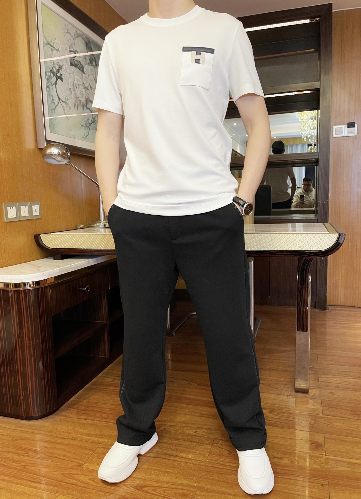 NO:124529,Hermes - the latest hot T-shirts in 2025 counters are shipped, and hot-selling items in European and American counters!  Selected Italian imported recycled fiber fabrics with fashionable designs, the exquisite H logo on the chest highlights the charm You are definitely worthy of having. Number 48-56 (model/130 wear 48, with Hong Kong Lane Crawford gift box packaging), hermes,tees, t-shirt, alexander wang19860909爱马仕-2025专柜最新爆款T恤出货 欧美专柜热销单品！精选意大利进口再生纤维面料搭配时尚的设计,胸前精致的H标志彰显韵味 您绝对值得拥有.码数48-56（模特/130穿48,配香港连卡佛礼盒包装）,,hermes,tees，t-shirt,alexander wang,Men's clothing