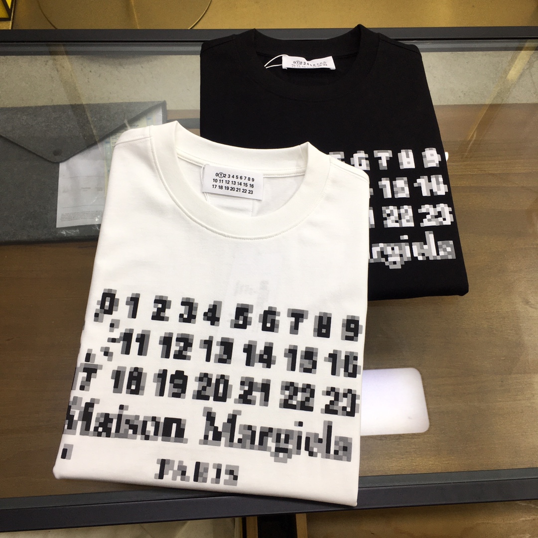 NO:154407,New product [Maji...] (XS-XL orders to report height and weight. New short-sleeved round-neck T-shirt in spring and summer. The material is exquisite and the overall design is quite fashionable. Today I recommend his versatile and classic style. The chest brand logo design adopts printed design. Personalized and vivid! The fabric is customized and selected high-quality long velvet cotton raw materials! Skin-friendly and smooth, the upper body is crisp and stylish! Comfort and breathable are perfect! The fabric attributes are both excellent! Size: XS-XL.,,T-shirt,tees,t-shirt,alexander wang19860909新品【马吉...】（XS-XL下单报身高体重 25春夏季新款短袖圆领T恤衫 材质讲究整体的设计颇具时尚感 今天推荐他家百搭经典款 胸前品牌logo设计 采用印花设计 个性生动！面料采用客供定制甄选上等长绒棉花原料！亲肤挺滑手感,上身挺括有型！舒适性与透气性完美兼备！面料属性皆为上乘！ 尺码:XS-XL.,,T-shirt,tees，t-shirt,alexander wang,Men's clothing