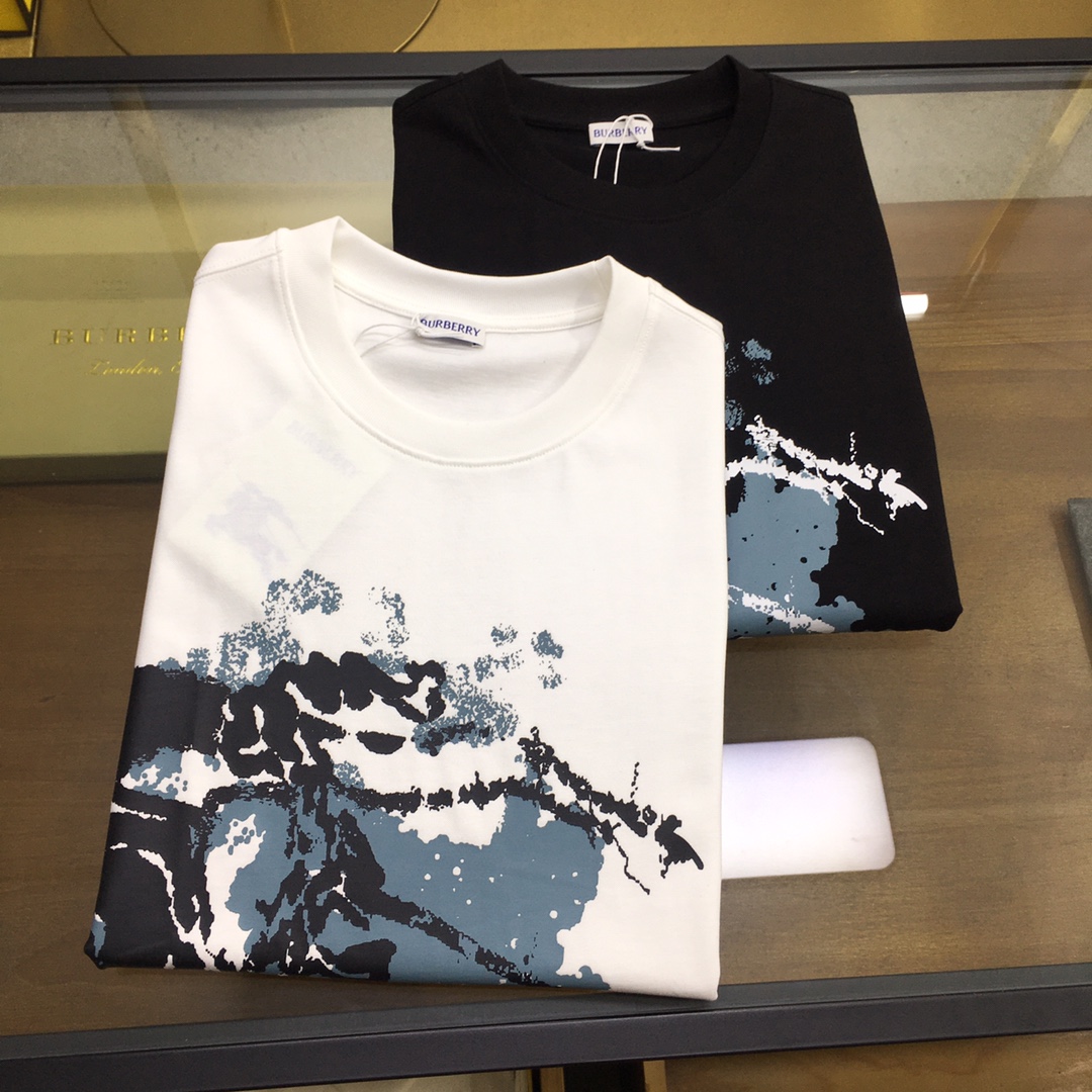 NO:154412,New product [Burbe...y] (XS-XL orders to report height and weight. New short-sleeved round-neck T-shirt in spring and summer. The material is exquisite and the overall design is quite fashionable. Today I recommend his versatile and classic style. The chest brand logo design adopts printed design. Personalized and vivid! The fabric is customized and selected high-quality long velvet cotton raw materials! Skin-friendly and smooth, the upper body is crisp and stylish! Comfort and breathable are perfect! The fabric attributes are both excellent! Size: XS-XL.,,burberry,T-shirt,tees,t-shirt,alexander wang19860909新品【Burbe...y】（XS-XL下单报身高体重 25春夏季新款短袖圆领T恤衫 材质讲究整体的设计颇具时尚感 今天推荐他家百搭经典款 胸前品牌logo设计 采用印花设计 个性生动！面料采用客供定制甄选上等长绒棉花原料！亲肤挺滑手感,上身挺括有型！舒适性与透气性完美兼备！面料属性皆为上乘！ 尺码:XS-XL.,,burberry,T-shirt,tees，t-shirt,alexander wang,Men's clothing