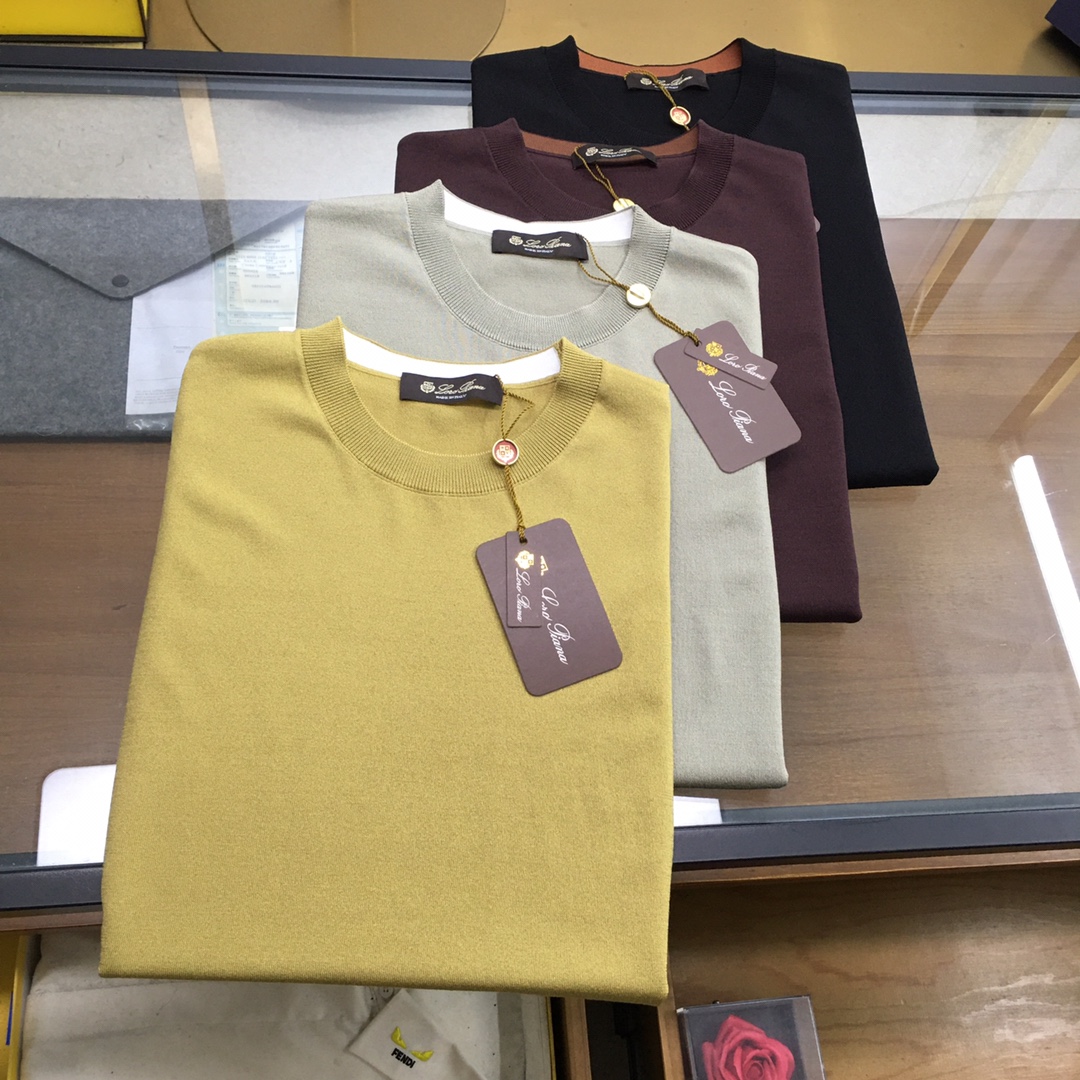 NO:154450,New product [LP...] 2025 Spring and Summer New Short Sleeve Knitted Short Sleeves The overall color is bright and bright, and the customized mercerized cotton feels smooth and soft, with a strong drape, natural and soft texture, super comfortable in the body, and a strong drape!  T-shirts are very comfortable and practical in daily wear, super toughness is better than ordinary cotton. The fabric is delicate, soft and skin-friendly, with a light and cool touch, bright color and high color fastness, good breathability and drape. You can also wear it now, especially when driving and going out, M-3xL., loro piana, T-shirt, tees, t-shirt, alexander wang19860909新品【LP...】 2025 春夏新款短袖 针织短袖 整体上色泽较鲜明和光亮,定制丝光棉 手感顺滑揉软,悬垂感特强,质地自然柔软、贴身超级舒服,悬垂感特强！T恤日常穿搭很自在很实用,超级的有韧性比起一般的棉手感质感都更好的,面料质地细腻、柔软、亲肤,触感轻薄凉爽,色泽艳丽色牢度高,透气性及悬垂性好 现在也可以穿 特别是开车和外出,M-3xL.,,loro piana,T-shirt,tees，t-shirt,alexander wang,Men's clothing