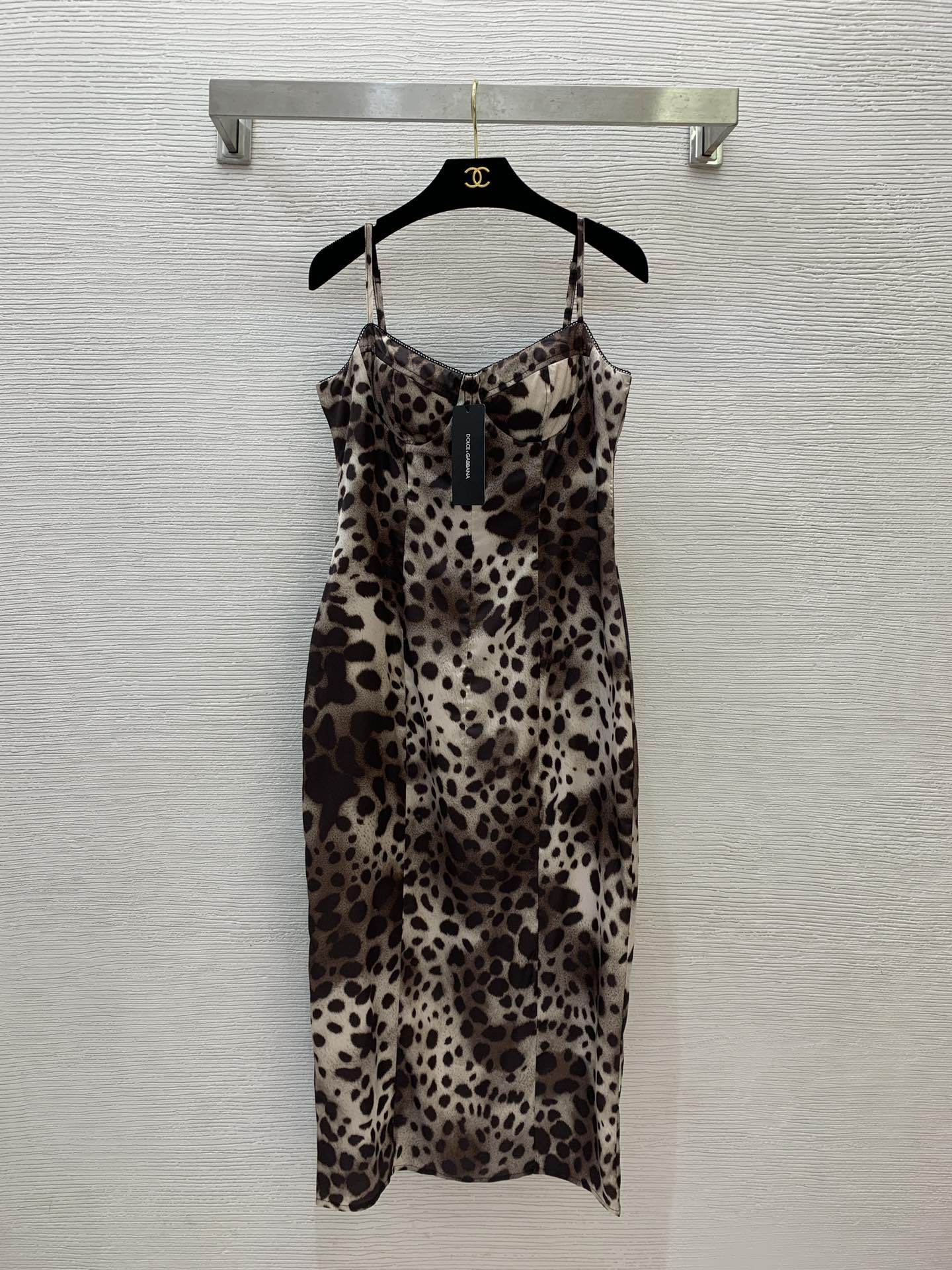 NO:320114,Model number D25022842 Dolce & Gabbana DG* new temperament celebrity suspender skirt!  A slim fit and slim strapless dress with leopard print!  (M size bust 88~92, waist 78, skirt length 105 without shoulder straps), Dolce & Gabbana, skirts, alexander wang19860909款号D25022842 杜嘉班纳DG*新款气质名媛吊带裙！满身豹纹印花修身显瘦抹胸连衣裙！（M码胸围88～92,腰围78,裙长105不含肩带）,,Dolce&Gabbana,skirts,alexander wang,Women's clothing