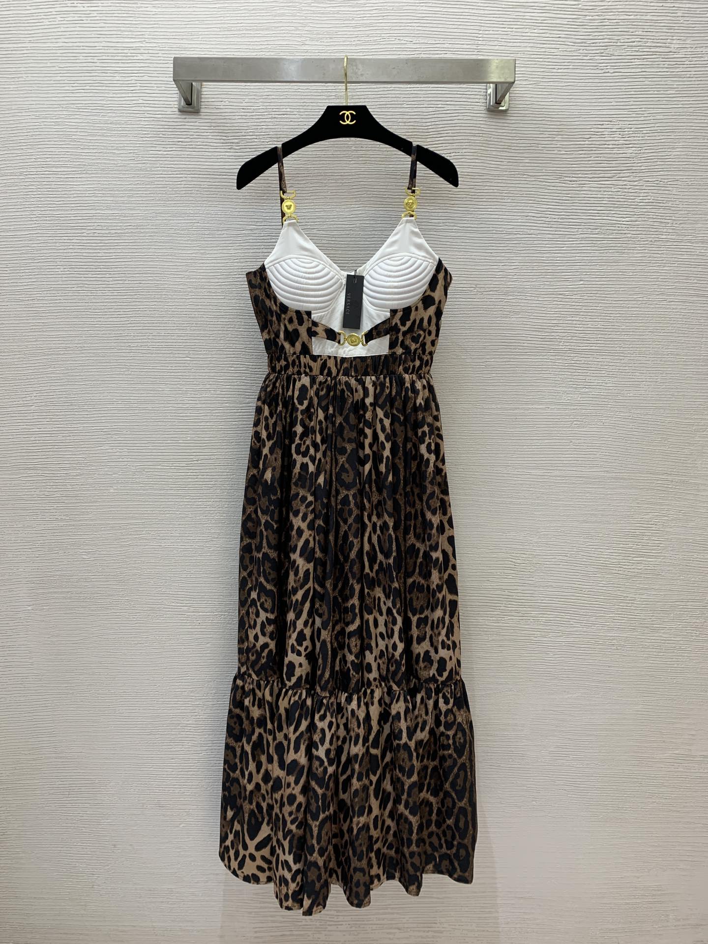 NO:320482,Model number D25030157 Dolce & Gabbana DG* newest Mayorica fashionable leopard print classic Medusa gold accessories decorative contrast color matching waist slimming large skirt hem long suspender dress!  Leopard print, rose red, yellow, blue, (M size bust 88~92, waist 68, skirt length 134) hair 0, Dolce & Gabbana, skirts, alexander wang19860909款号D25030157 杜嘉班纳DG*新款 马约利卡时尚豹纹印花经典美杜莎金色配件装饰撞色拼接收腰显瘦大裙摆长款吊带连衣裙！豹纹、玫红、黄色、蓝色、（M码胸围88～92,腰围68,裙长134）发0,,Dolce&Gabbana,skirts,alexander wang,Women's clothing