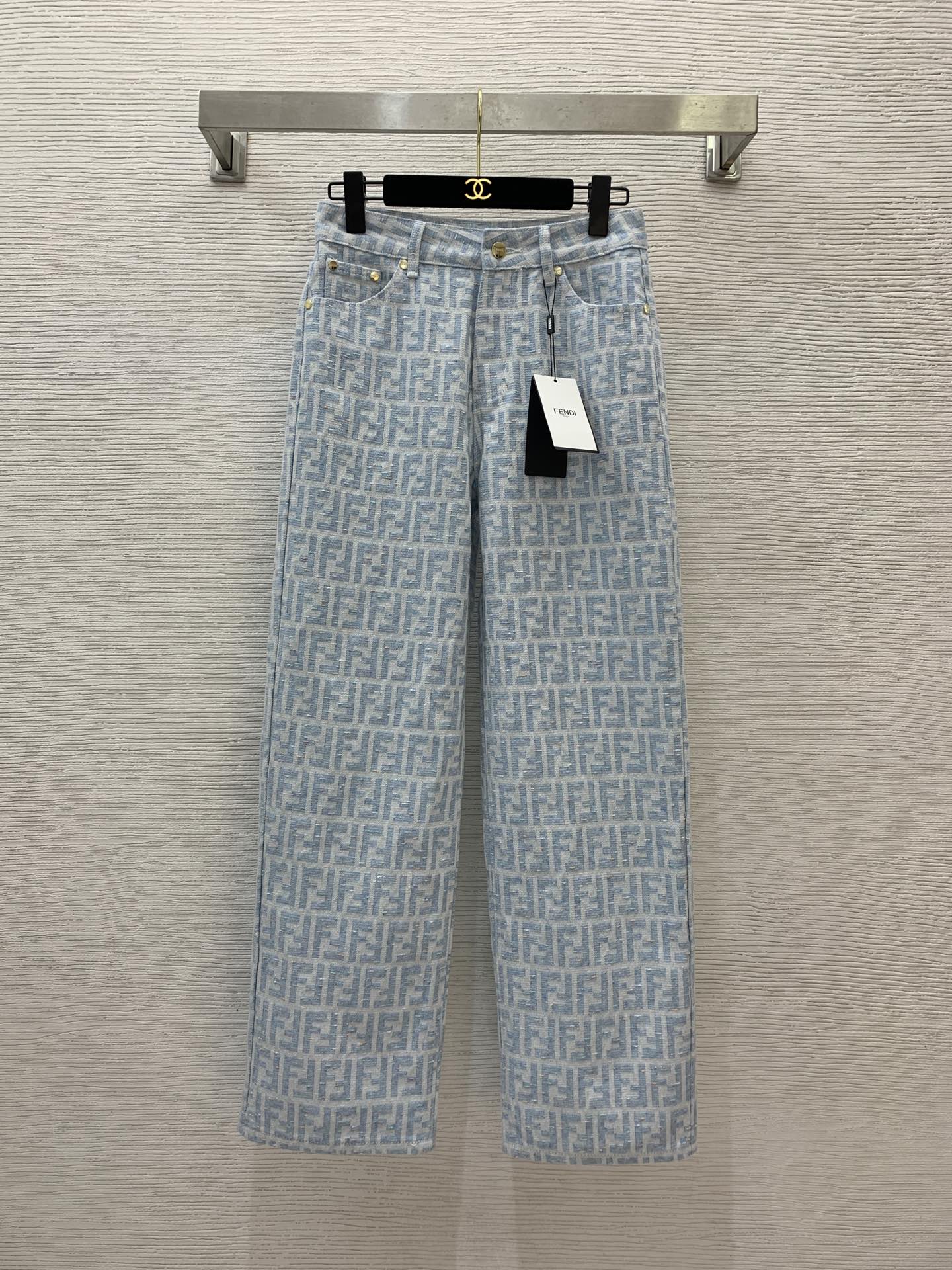 NO:321241,Model number G25030384 FEND* new high-end custom original letter logo hardware accessories, washing denim cotton double FF letter jacquard fashionable and personalized versatile straight wide-leg jeans and trousers!  (M size waist circumference 70, pants length 103), fendi, jeans, alexander wang19860909款号G25030384 FEND*新款高端定制原版字母logo五金配件、水洗牛仔棉双FF字母提花时尚个性百搭直筒阔腿牛仔裤长裤！（M码腰围70,裤长103）,,fendi,jeans,alexander wang,Women's clothing