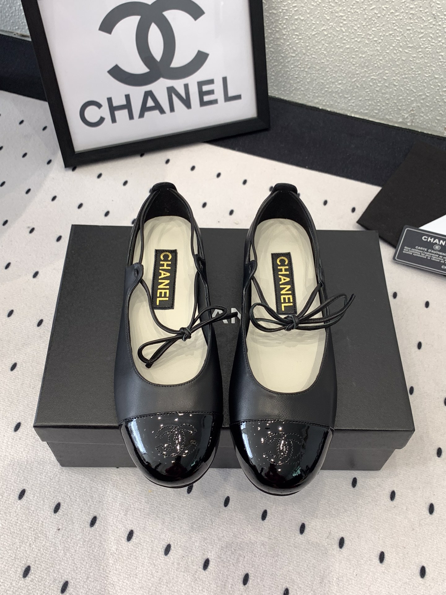 NO:247660,Chanel new bow single shoes, high-version shipment, exquisite and elegant on the feet, this series of designs is eye-catching, original imported sheepskin upper, sheepskin inner footbed, Italian diamond leather outsole Size: 35-39 (40 41 customized), single shoes, chanel, sheepskin, Leather soles19860909Chanel新款蝴蝶结单鞋 高版本出货 上脚精致优雅高贵 这一系列设计让人美得眼前一亮 原版进口羊皮鞋面 羊皮内里垫脚 意大利菱格真皮大底 Size: 35-39 (40 41订做),单鞋,chanel,sheepskin,Leather soles,Women's Shoes