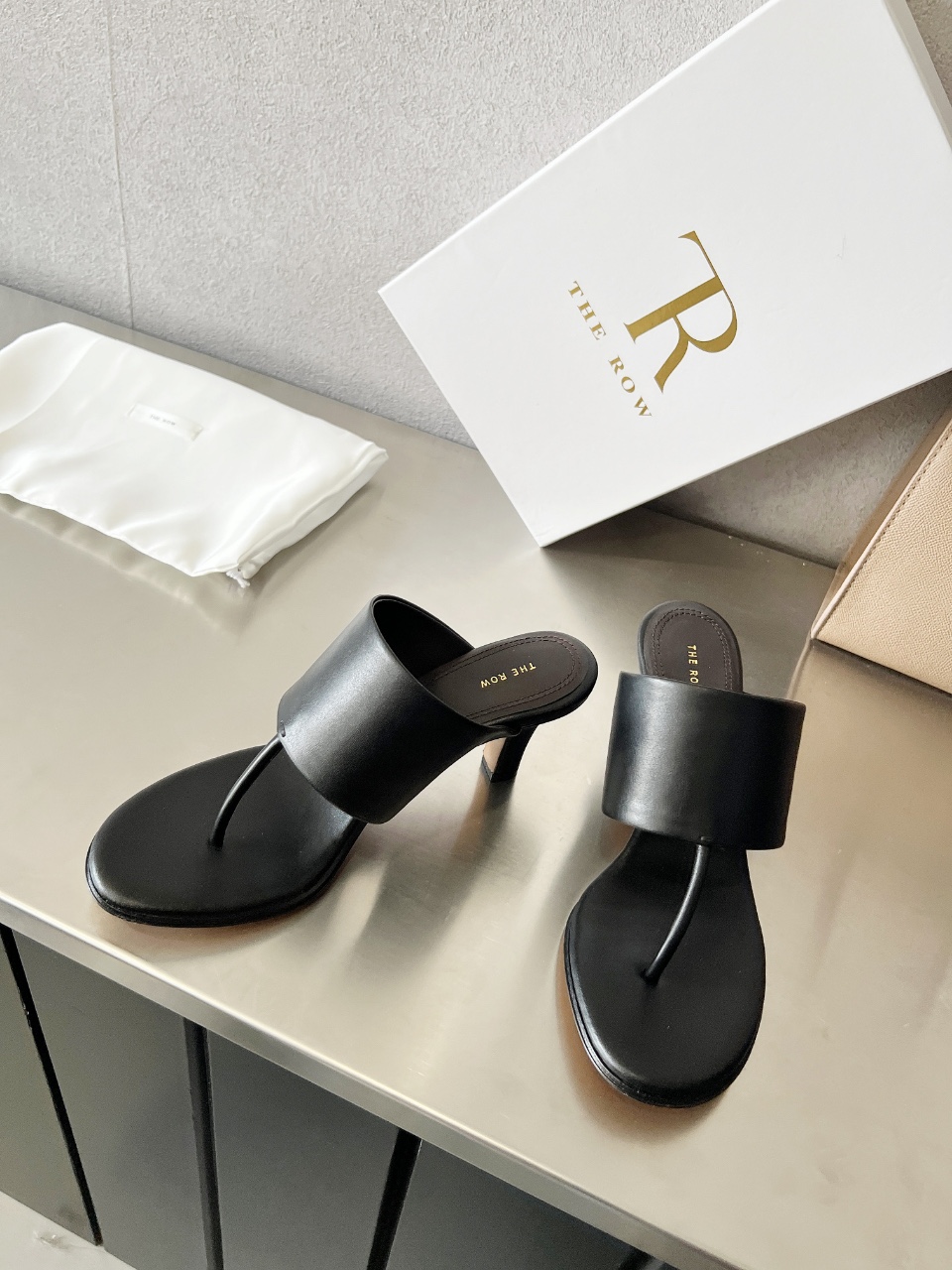 The Row Minimalist Leather Thong Sandals – Comfortable & Stylish High Heels 4 i1740728963 3864 1