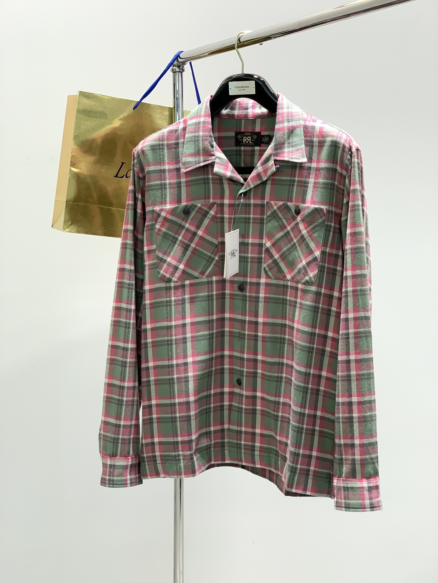 NO:124695,,Ralph Lauren, new product for spring 2025, fashionable and casual long-sleeved shirt, using imported original fabric, top-grade embroidery craft letter pattern decorative logo, simple but not lacking in fashion, extremely high-end, comfortable and versatile, handsome and stylish on the upper body!  S-XL, loro piana,shirts,alexander wang19860909,Ralph Lauren 拉夫劳伦,2025春季新品,时尚休闲长袖衬衫,采用进口原版面料,顶级刺绣工艺字母图案装饰logo,简单而不失时尚,档次极高,舒适百搭,上身帅气有型！码数S-XL,,loro piana,shirts,alexander wang,Men's clothing