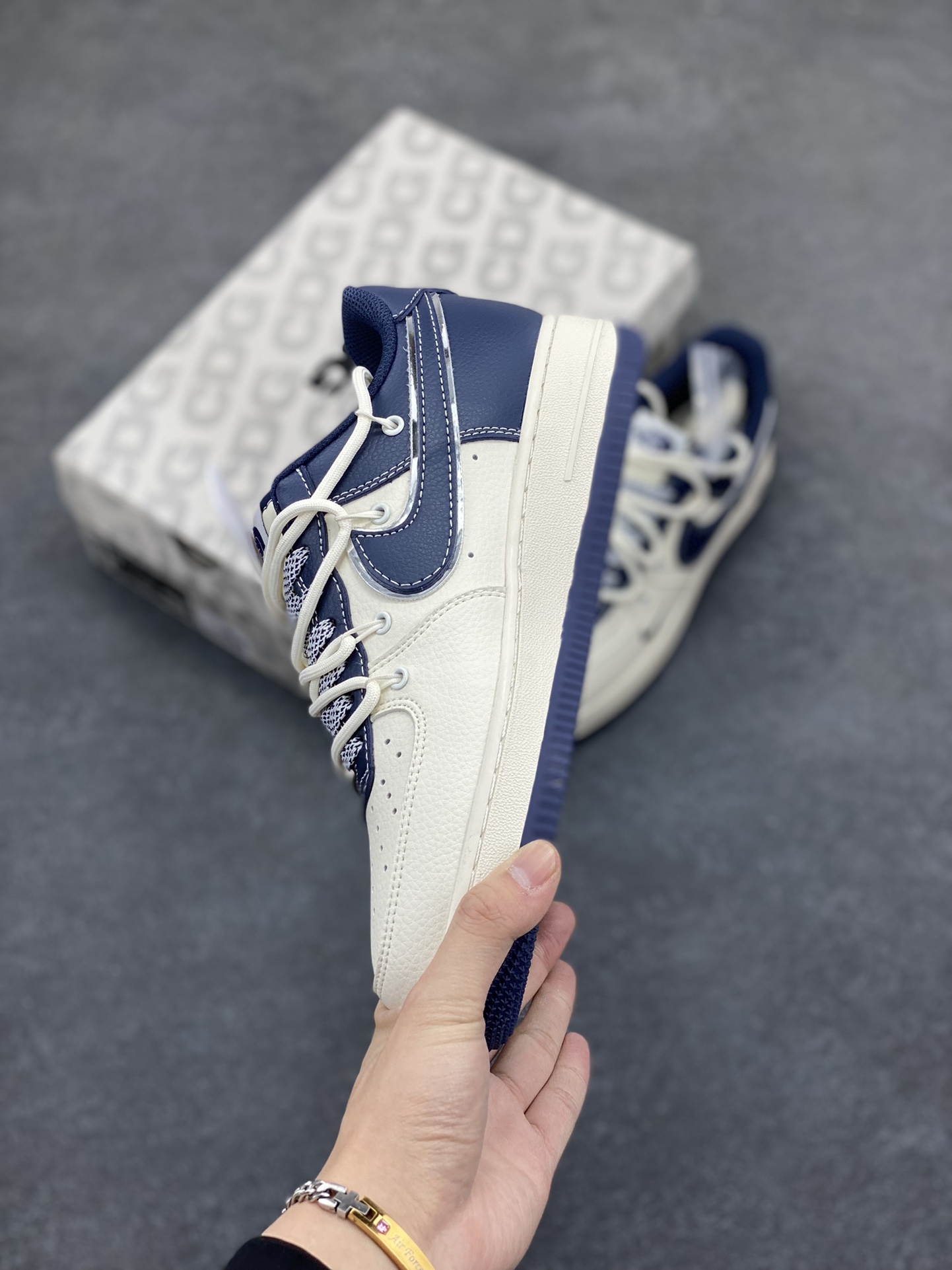 图片[3]-NIke Air Force 1 \’07 Low “北面联名——米蓝拼接抽绳”空军一号 低帮 运动鞋 休闲鞋 折边针车 工艺难度大 原楦头原纸板 原装鞋盒 定制五金配件 内置全掌气垫 原厂鞋底 货号：SJ1198-107 尺码：36 36.5 37.5 38 38.5 39 40 40.5 41 42 42.5 43 44 44.5 45-选品中心