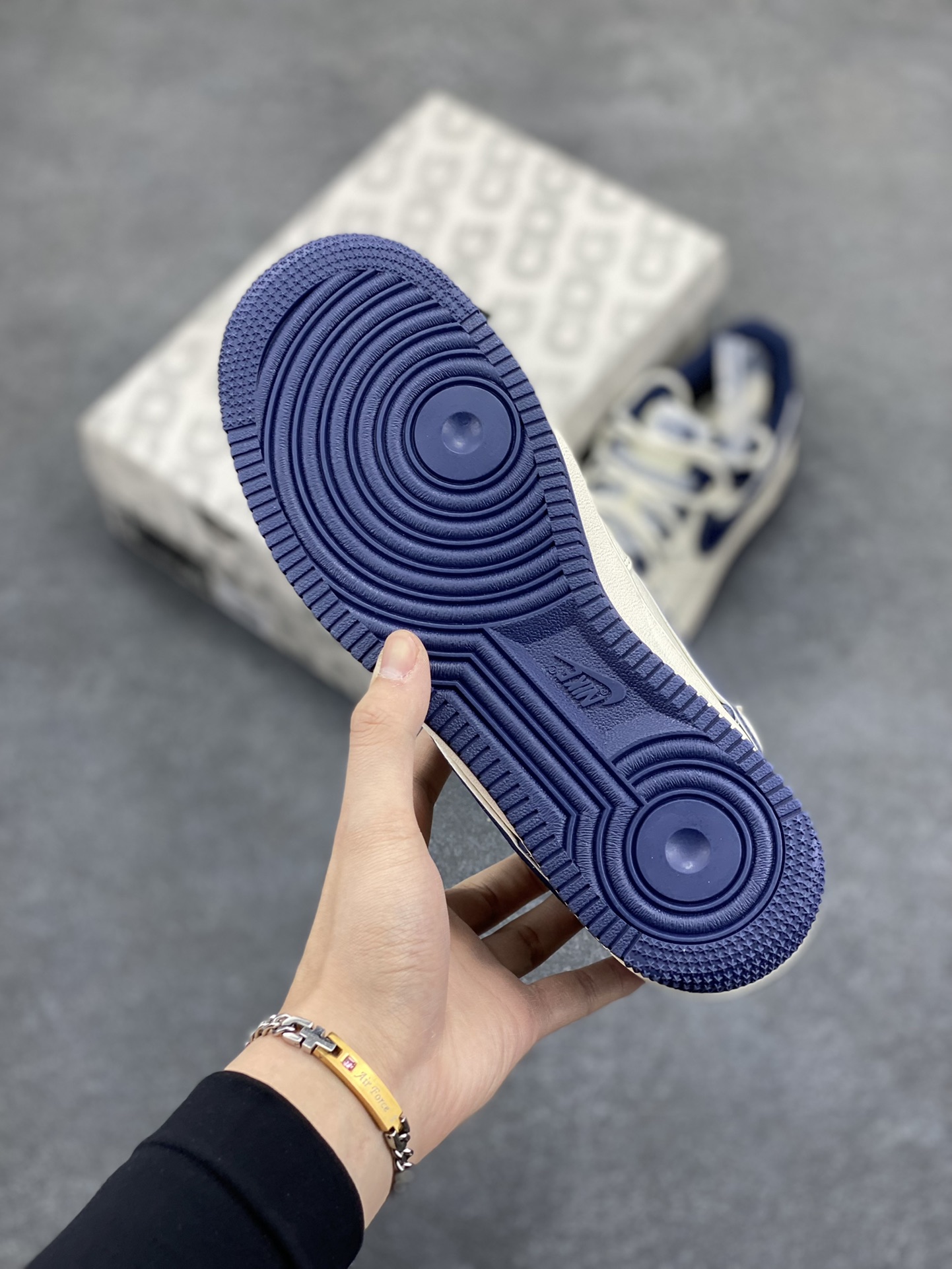 图片[5]-NIke Air Force 1 \’07 Low “北面联名——米蓝拼接抽绳”空军一号 低帮 运动鞋 休闲鞋 折边针车 工艺难度大 原楦头原纸板 原装鞋盒 定制五金配件 内置全掌气垫 原厂鞋底 货号：SJ1198-107 尺码：36 36.5 37.5 38 38.5 39 40 40.5 41 42 42.5 43 44 44.5 45-选品中心