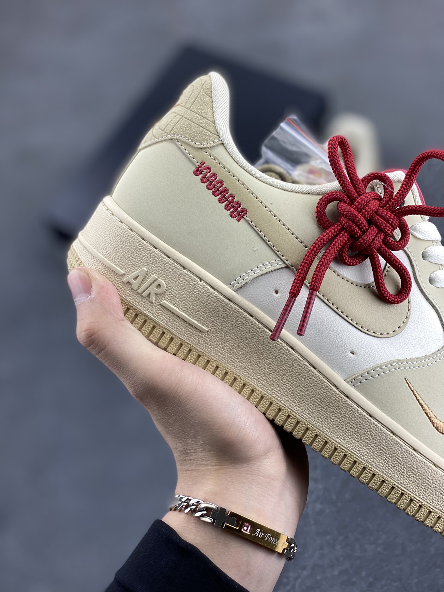 图片[6]-Nike Air Force 1 Low 蛇年限定浅棕 空军一号低帮运动休闲板鞋 原楦头原纸板 打造纯正空军版型 专注外贸渠道 全掌内置蜂窝气垫 原盒配件 原厂中底钢印、拉帮完美 货号：HV5990-172 尺码：36 36.5 37.5 38 38.5 39 40 40.5 41 42 42.5 43 44 44.5 45-选品中心