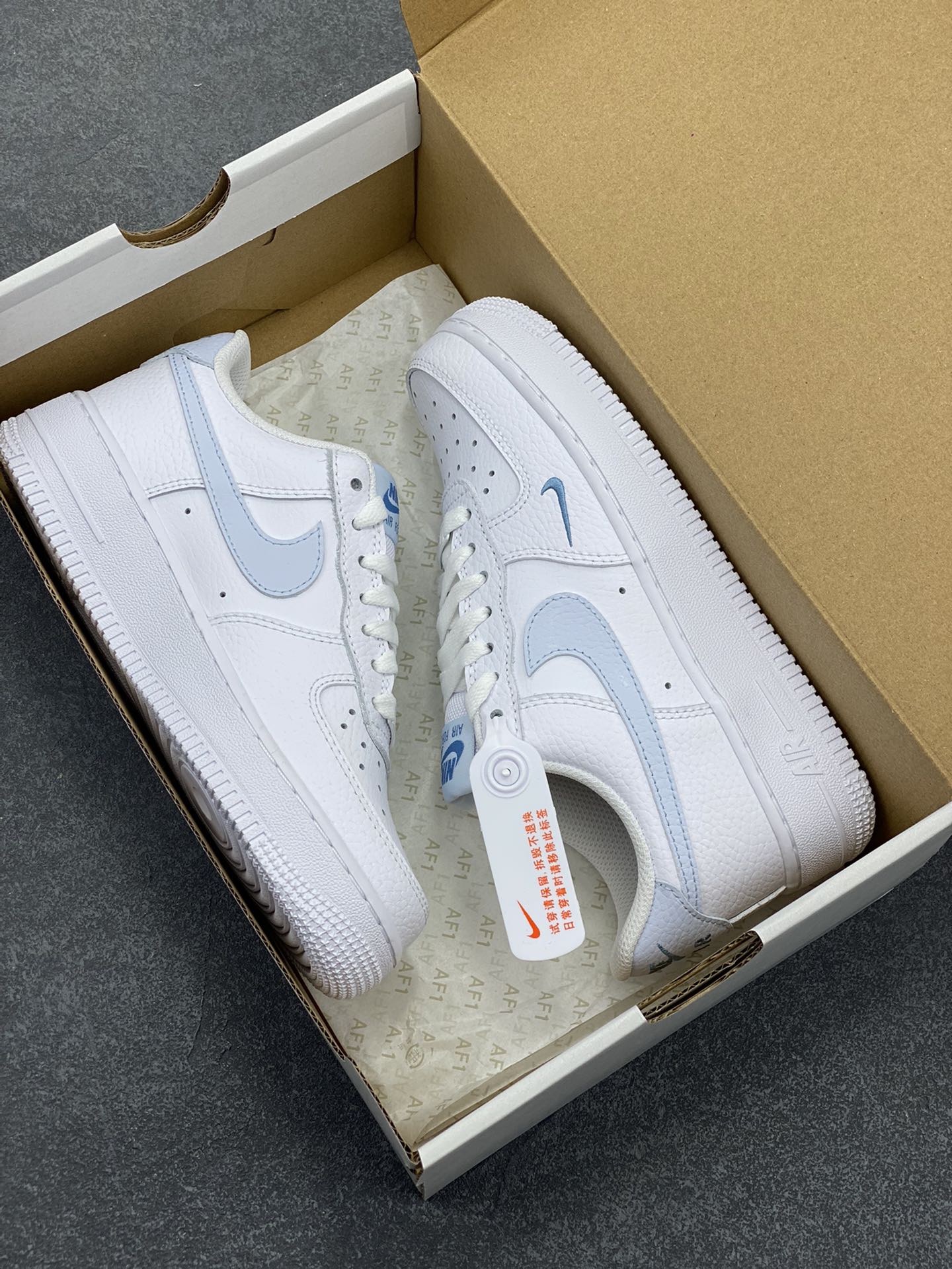 图片[9]-Nk Air Force 1\’07 Low 白月色 空军一号低帮休闲板鞋 原楦头原纸板 打造纯正空军版型#专注外贸渠道 全掌内置蜂窝气垫 #原盒配件 原厂中底钢印、拉帮完美 货号：HV2511-100 尺码：35.5 36 36.5 37.5 38 38.5 39 40 40.5 41 42 42.5 43 44 44.5 45-选品中心