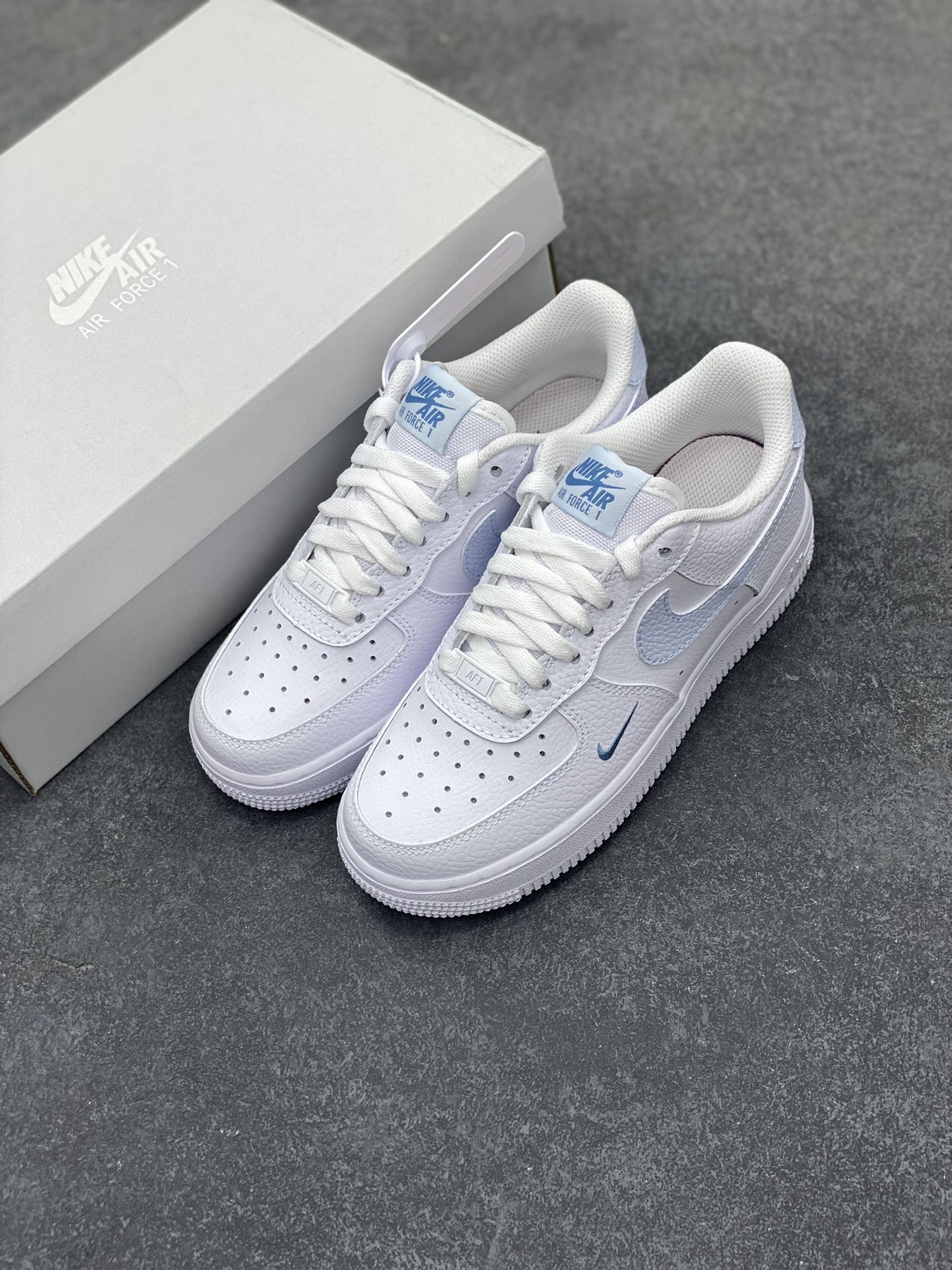 图片[8]-Nk Air Force 1\’07 Low 白月色 空军一号低帮休闲板鞋 原楦头原纸板 打造纯正空军版型#专注外贸渠道 全掌内置蜂窝气垫 #原盒配件 原厂中底钢印、拉帮完美 货号：HV2511-100 尺码：35.5 36 36.5 37.5 38 38.5 39 40 40.5 41 42 42.5 43 44 44.5 45-选品中心