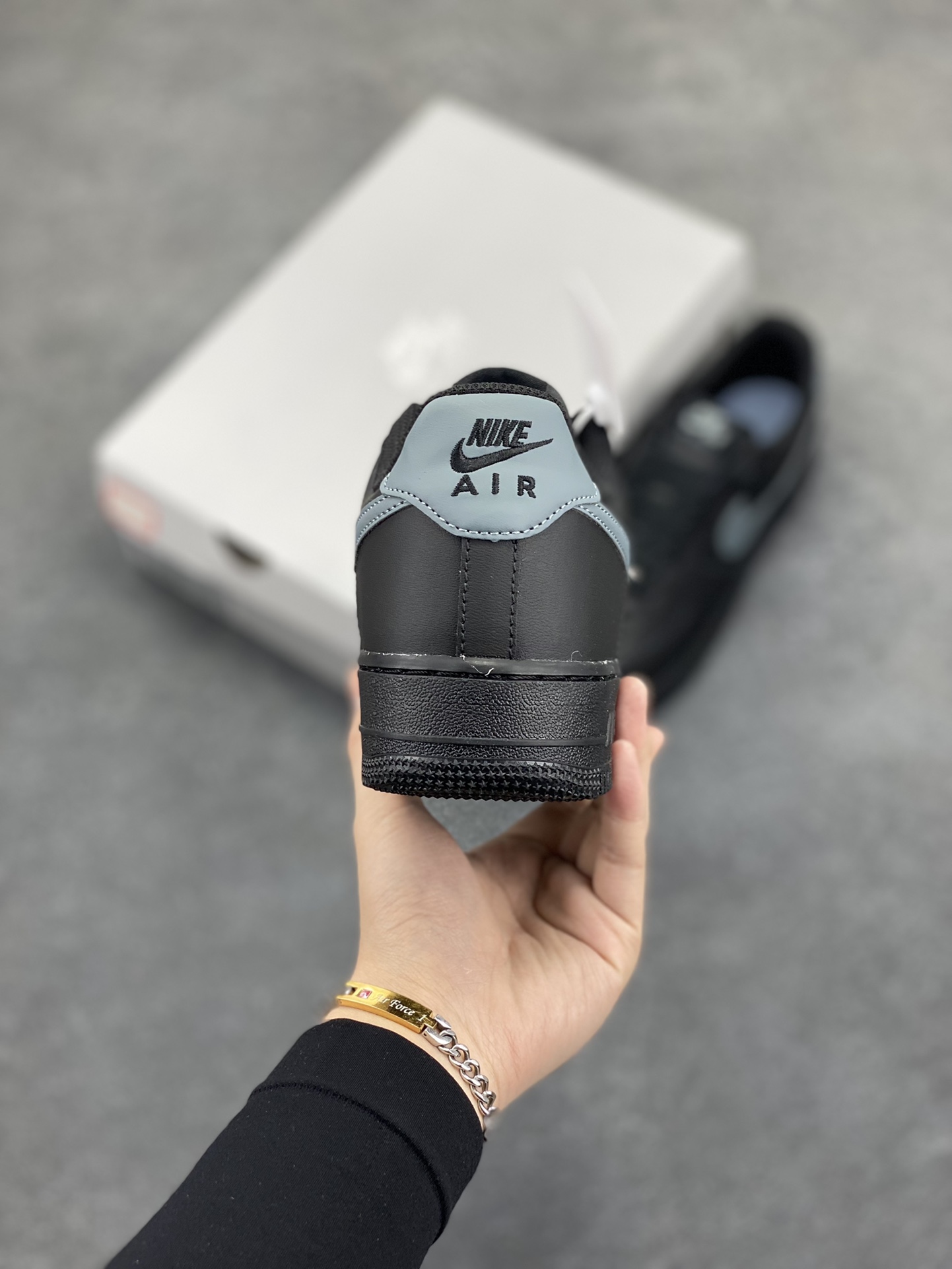 图片[4]-NK Air Force 1 空军一号 黑灰 原楦头原纸板 打造纯正空军版型#专注外贸渠道 全掌内置蜂窝气垫 #原盒配件 原厂中底钢印、拉帮完美 货号：FJ4146-003 尺码：35.5 36 36.5 37.5 38 38.5 39 40 40.5 41 42 42.5 43 44 44.5 45-选品中心