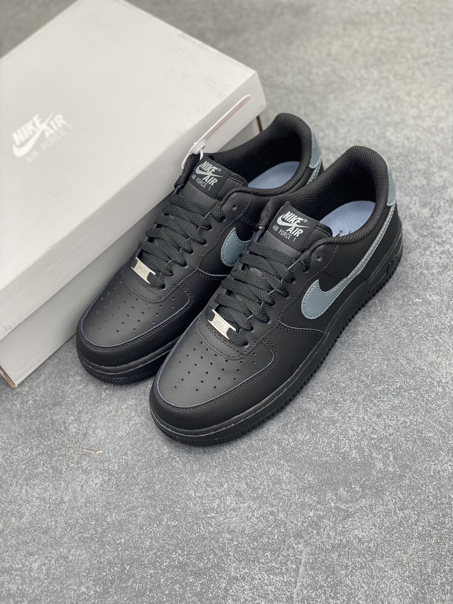 图片[8]-NK Air Force 1 空军一号 黑灰 原楦头原纸板 打造纯正空军版型#专注外贸渠道 全掌内置蜂窝气垫 #原盒配件 原厂中底钢印、拉帮完美 货号：FJ4146-003 尺码：35.5 36 36.5 37.5 38 38.5 39 40 40.5 41 42 42.5 43 44 44.5 45-选品中心